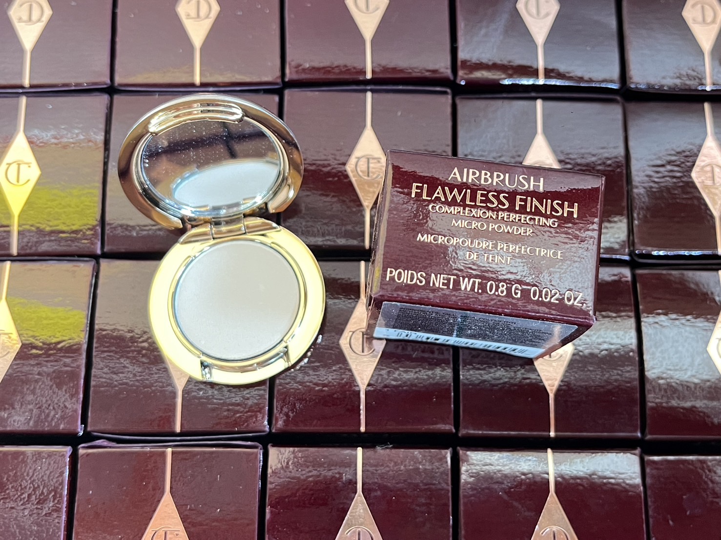 แป้งฝุ่นอัดแข็ง Charlotte Tilbury Airbrush Flawless Finish Mini 0.8g. สี 01-Fair ขนาดทดลอง