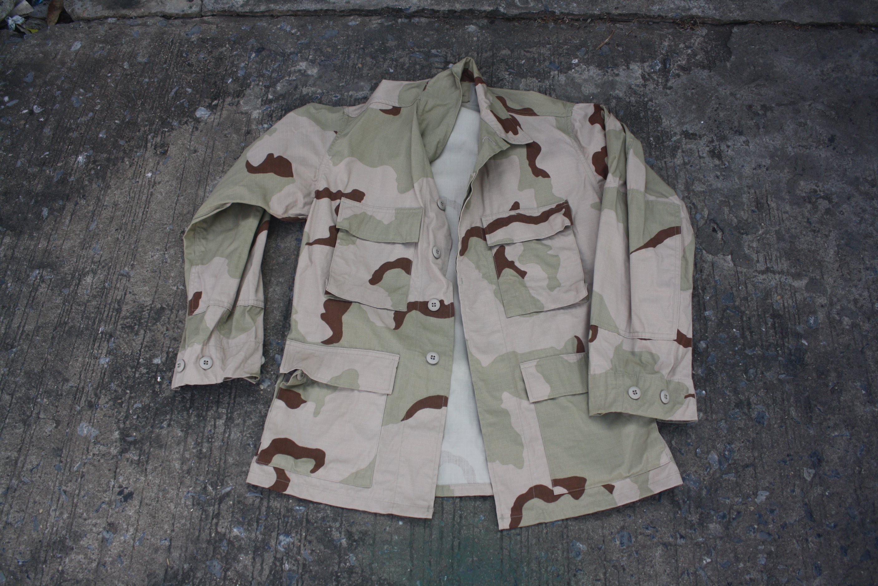 เสื้อทหารสหรัฐ พรางทะเลทรายสามสี