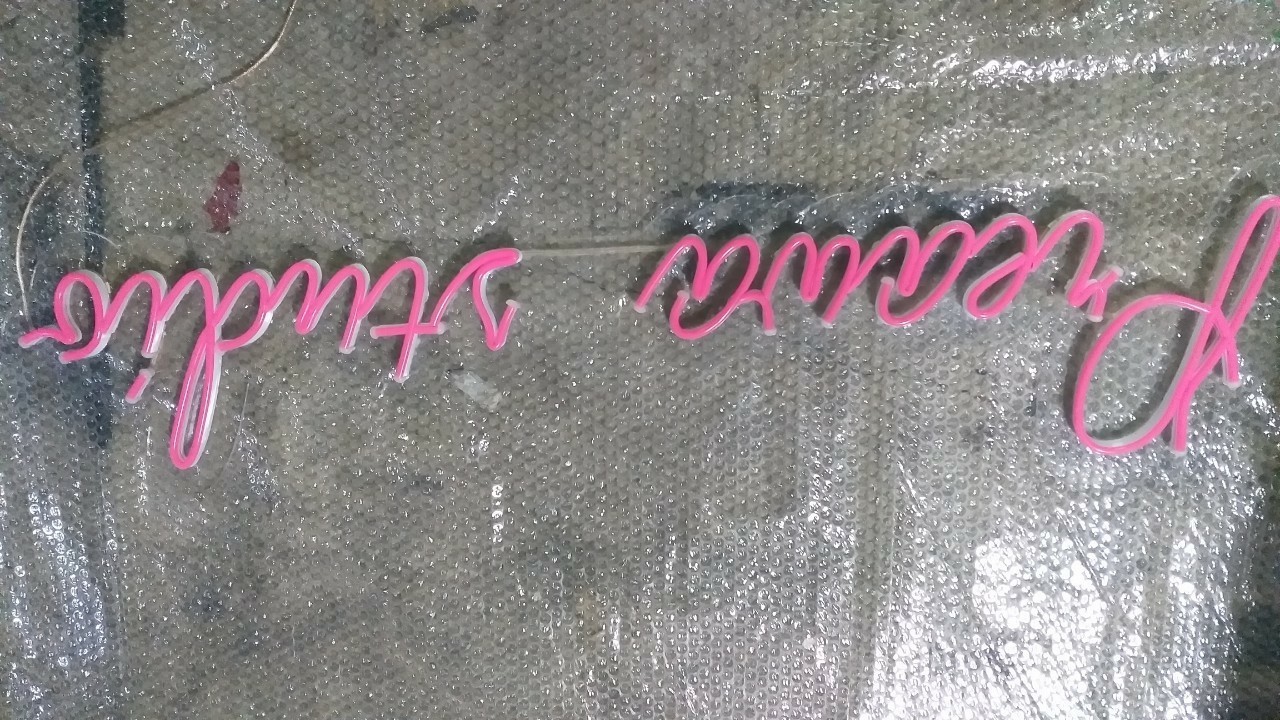 ป้ายไฟนีออน LED อะคริลิคใสรองหลัง