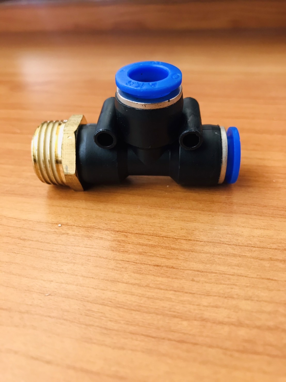 ข้อต่อลมสามทางเกลียวนอก1ข้าง รุ่น PD 10-04 ขนาด 4 หุน สำหรับสายลม 10 มม.#036160