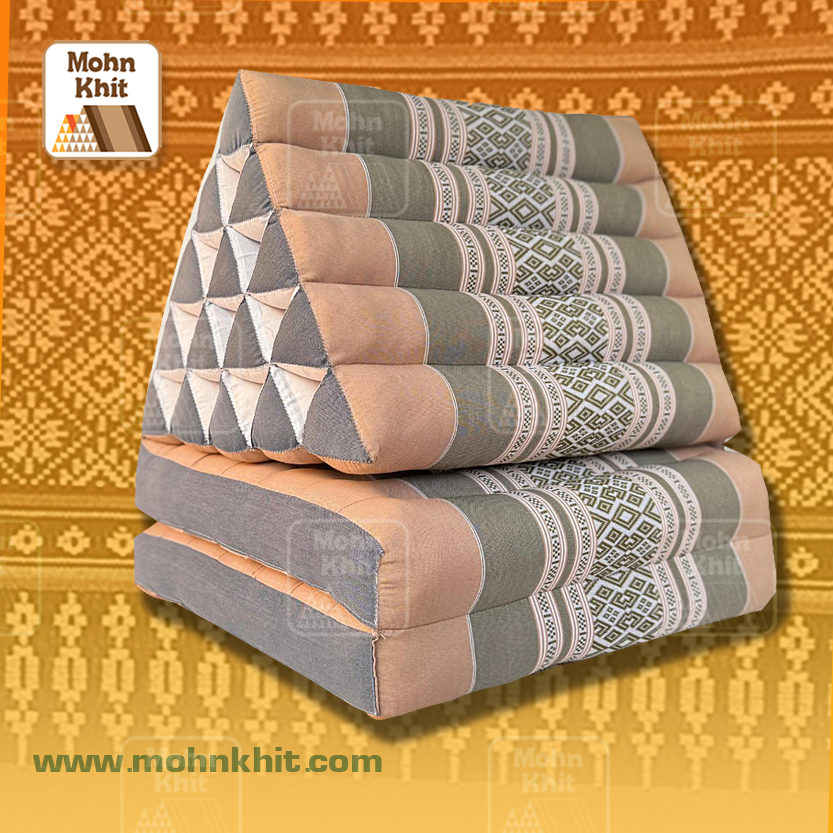 หมอนสามเหลี่ยมสีครีม,15 ช่อง ติดเบาะ 2 พับ //Tri-angle Cream color with high antique pattern kapok Floor Cushions Traditional Pillow 15 holes with 2 part of mattress.