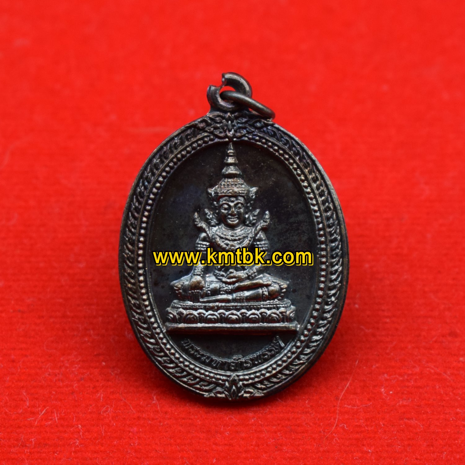 เหรียญพระมหาจักรพรรดิ์ หลวงปู่บุญ วัดทุ่งเหียง จ.ชลบุรี เนื้อทองแดงรมดำ ขนาดห้อยคอ สูง 4ซม. ปี2555