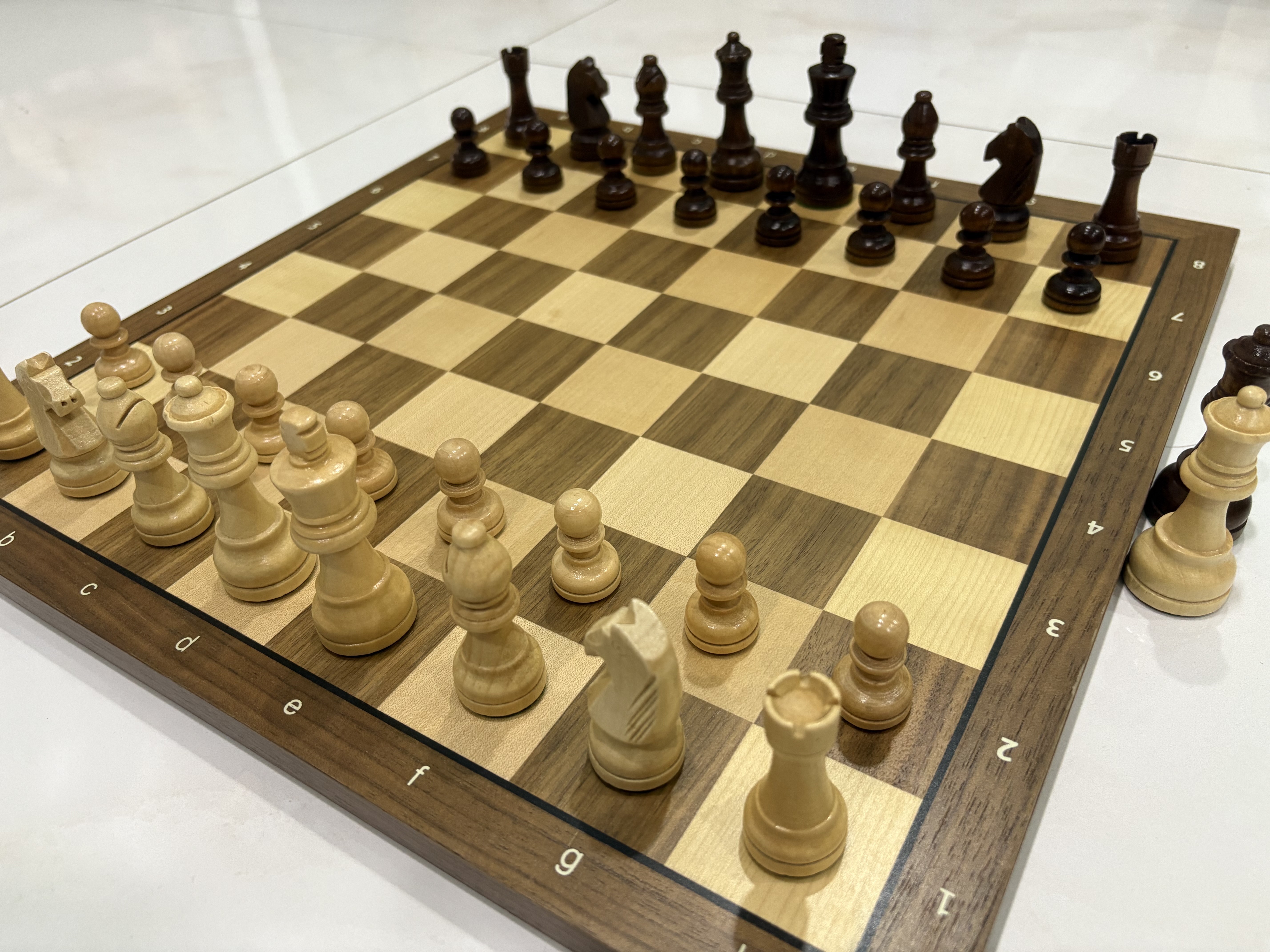 ชุดหมากรุกสากลไม้วอลนัท Gold Knight Wooden Chess Set 4