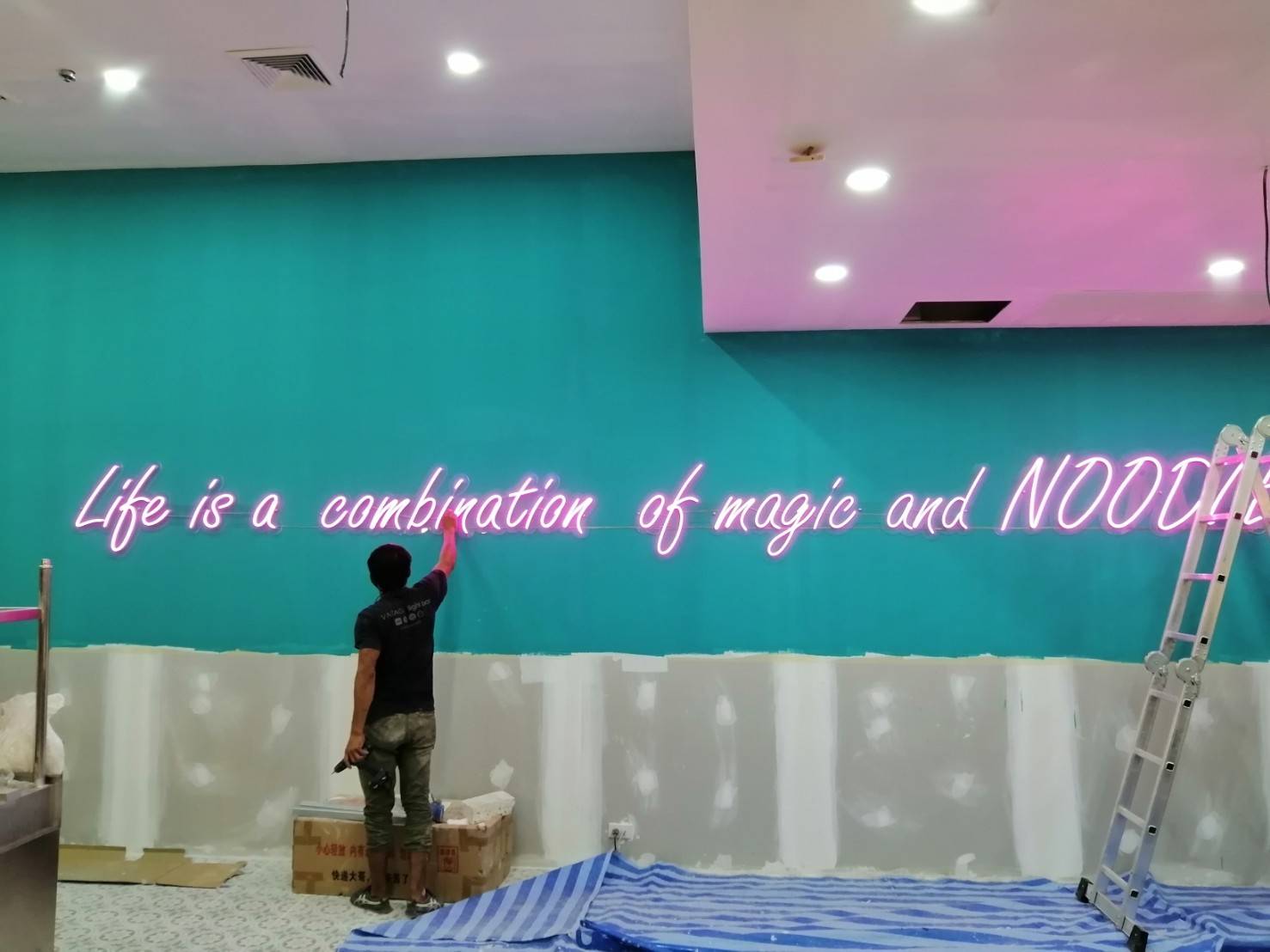 ผลิตป้ายไฟดัด ติดตั้ง ป้ายไฟนีออน LED ดัด Life is a สถานที่ โรบินสัน ไลฟ์สไตล์ สระบุรี