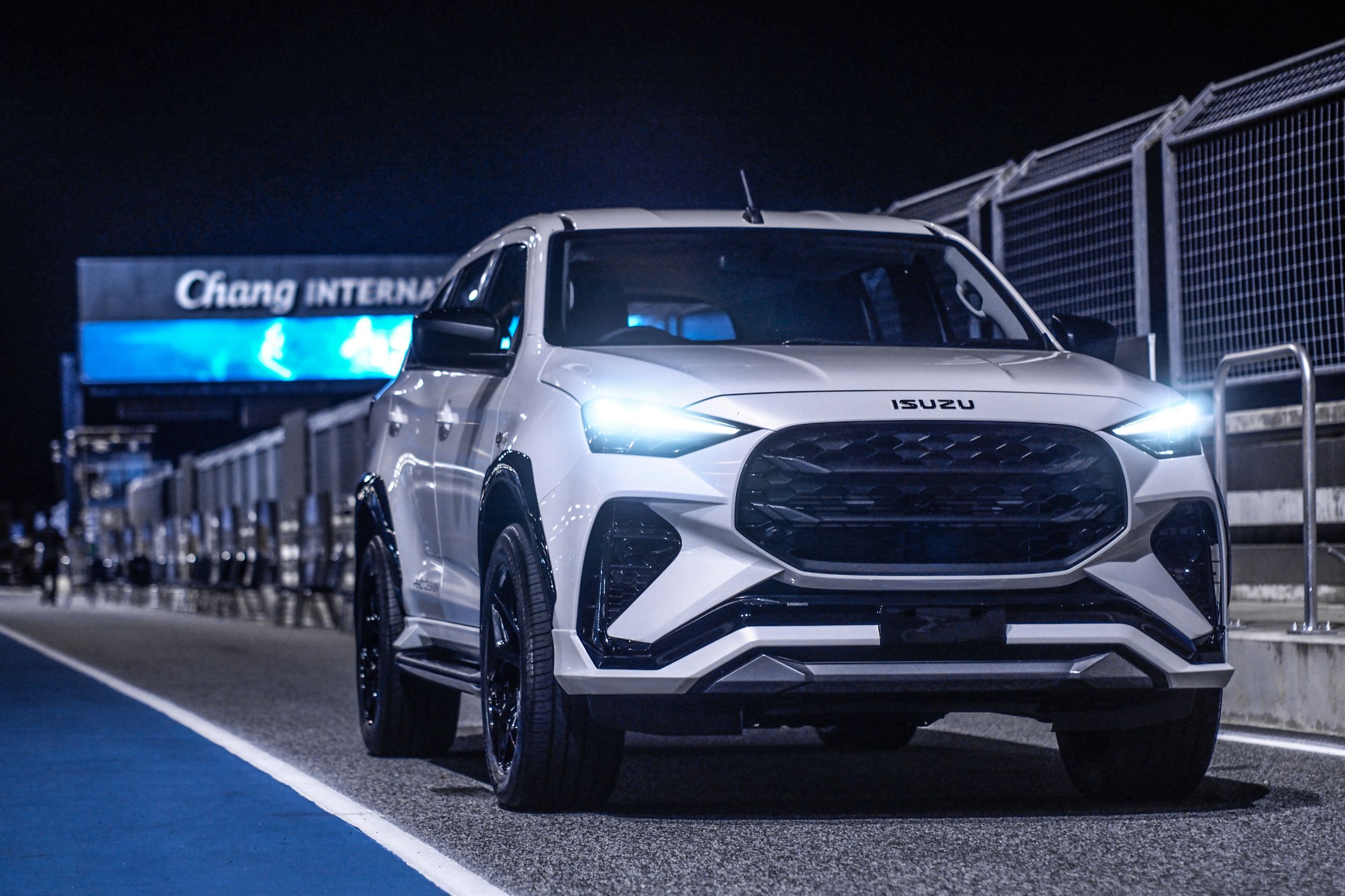 ชุดแต่ง ชุดสเกิร์ต Isuzu MU-X 2025 รุ่น AKC