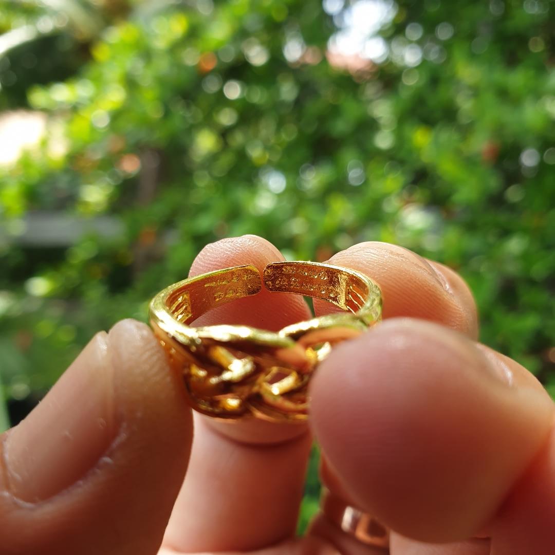 แหวน พิรอด ไอ้ไข่ เด็กวัดเจดีย์ มี4สีให้เลือก แดง เขียว น้ำเงินและทองล้วน วัสดุทองเหลือง ปรับขนาดได้ 8-11(57-65) สำเนา