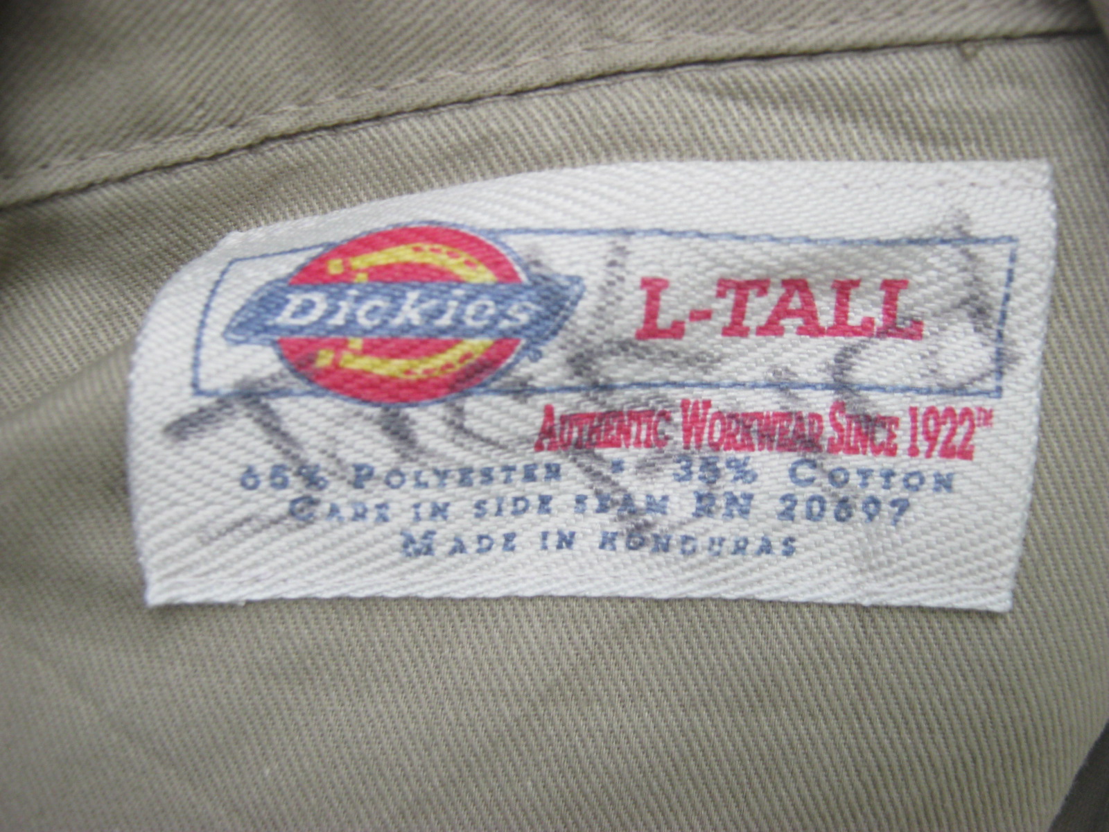 เสื้อแขนยาวสีกากี DICKIES