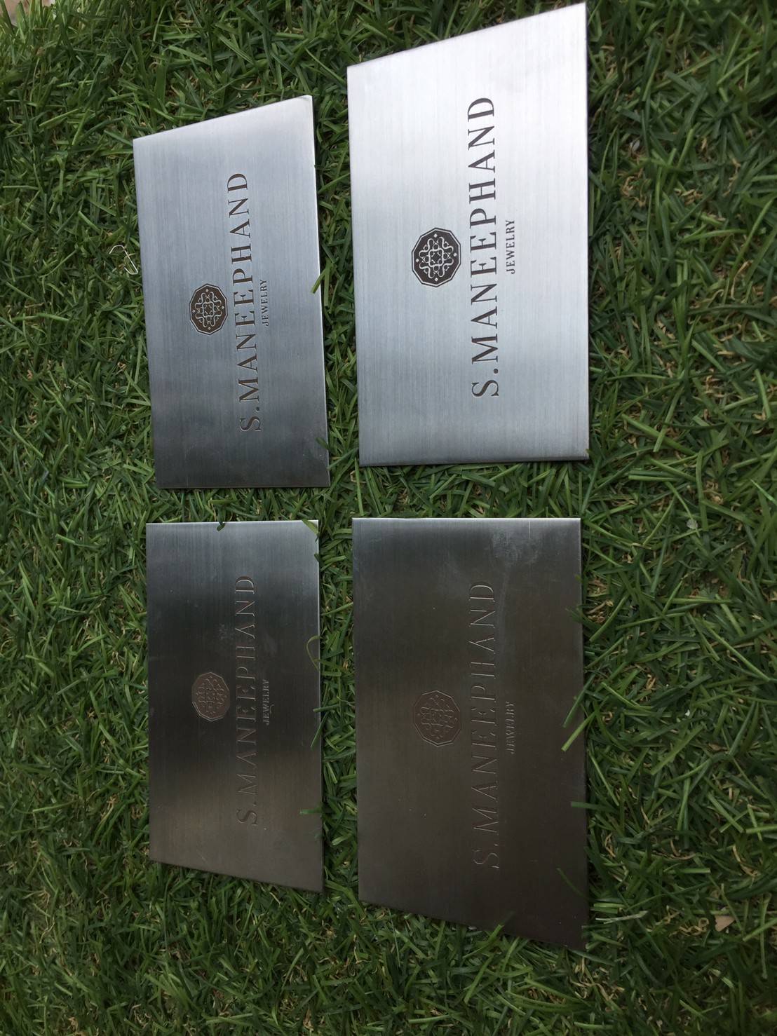 ป้ายสแตนเลสกัดกรด logo S.MANEEPHAND JEWELRY