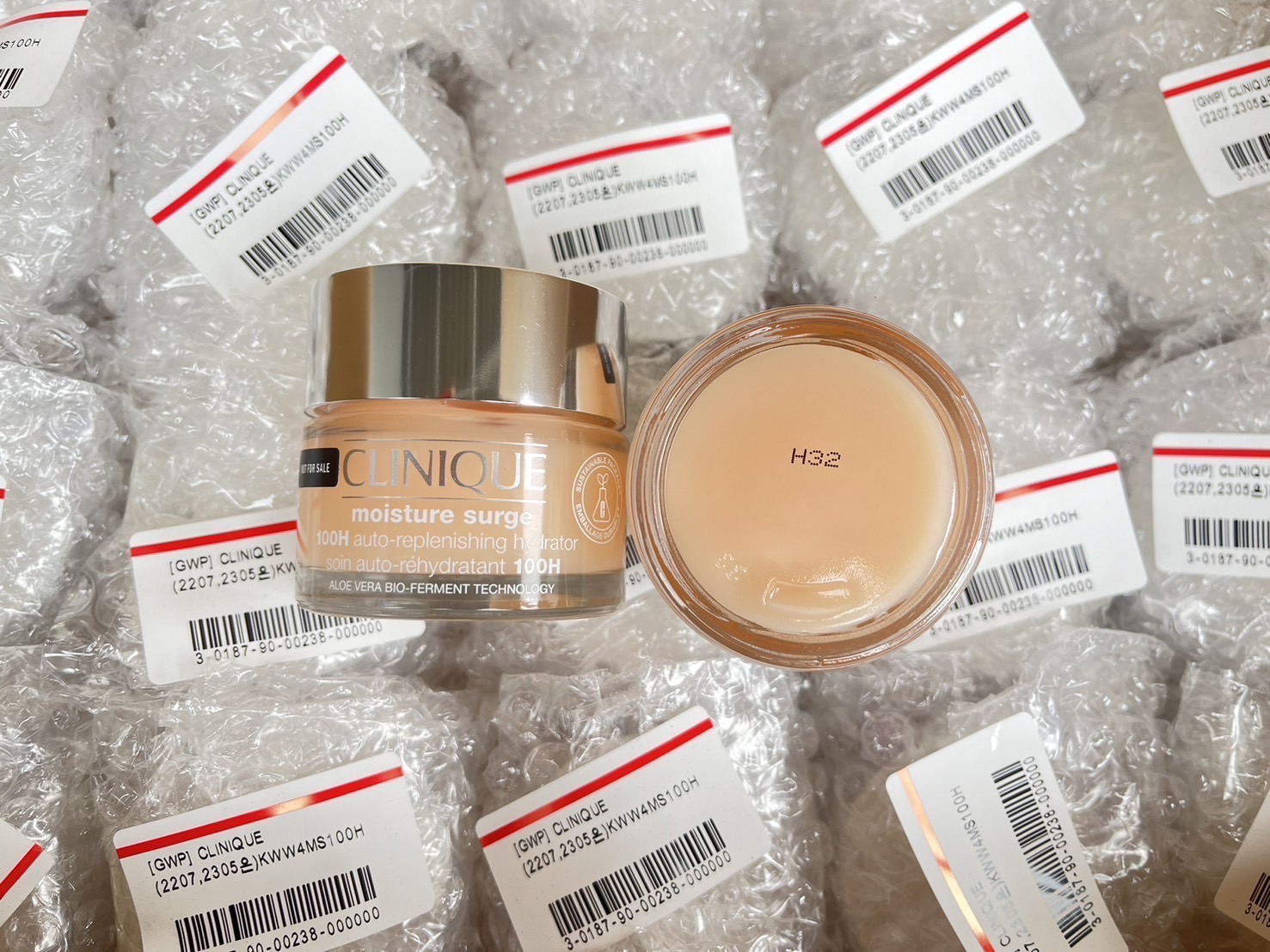 รุ่นไม่มีกล่อง Clinique Moisture Surge 100.-Hour Auto-Replenishing Hydrator 50ml. ของแท้
