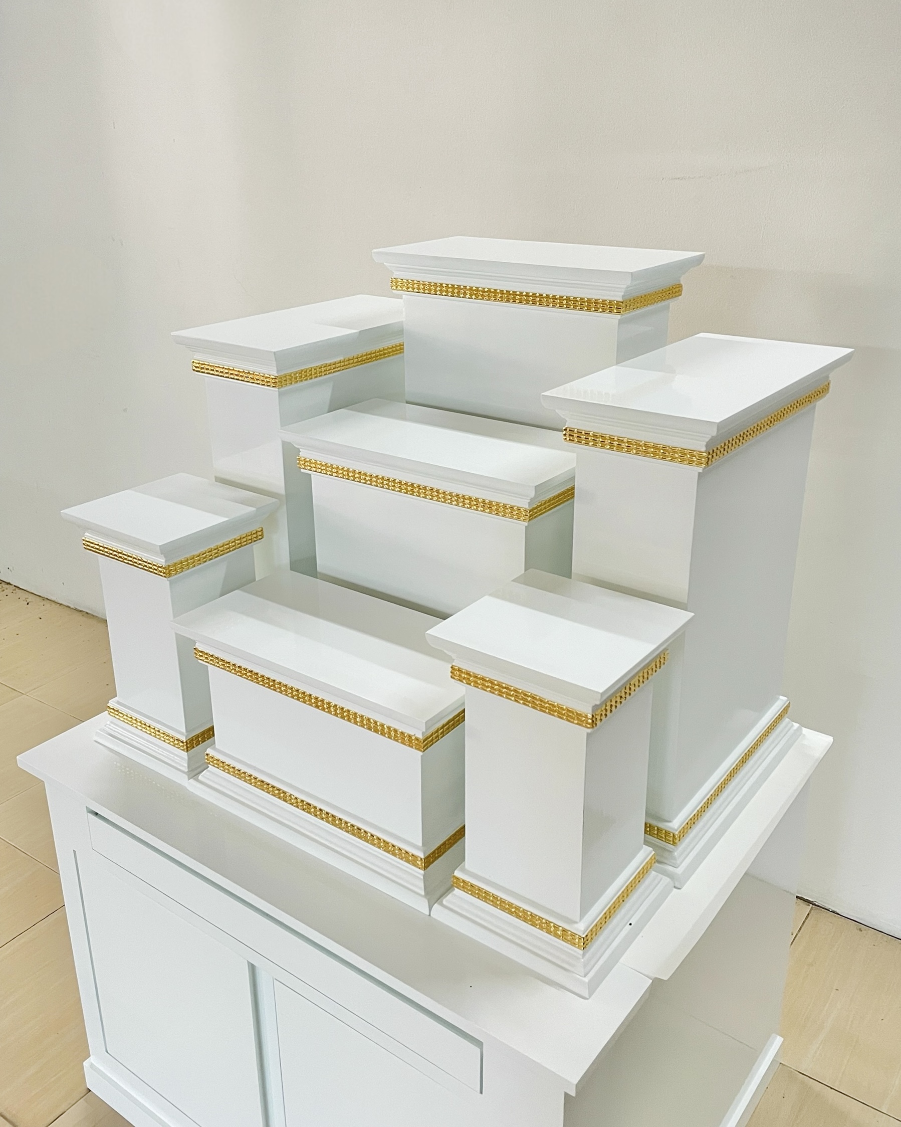 ตู้พระแบบสูงพร้อมแท่นโมเดิร์น หมู่ 7 หน้า 8 พิกุลขาว