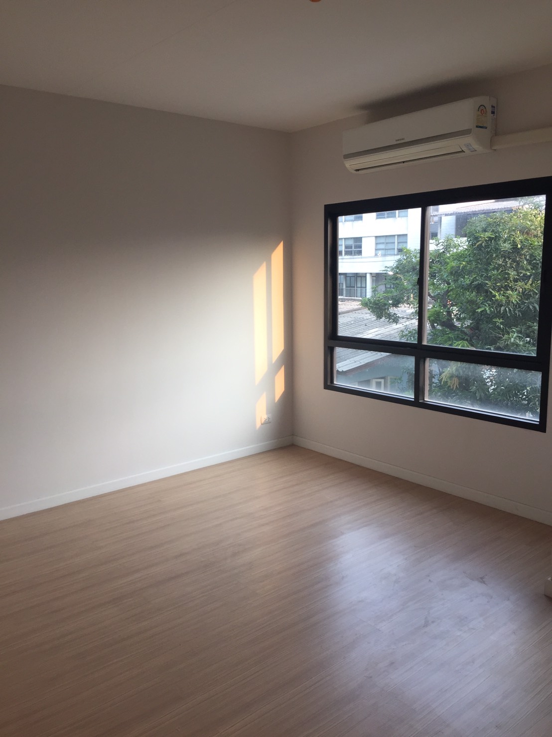 ขายคอนโดเลต รัชดา 36 ห้องสตูดิโอ ชั้น 3 ห้องมุม อาคาร B ห้องใหม่ไม่เคยอยู่ ; For Sale : Condolette Ratchada 36, Studio, Fl.3, Corner Unit, Bldg. B