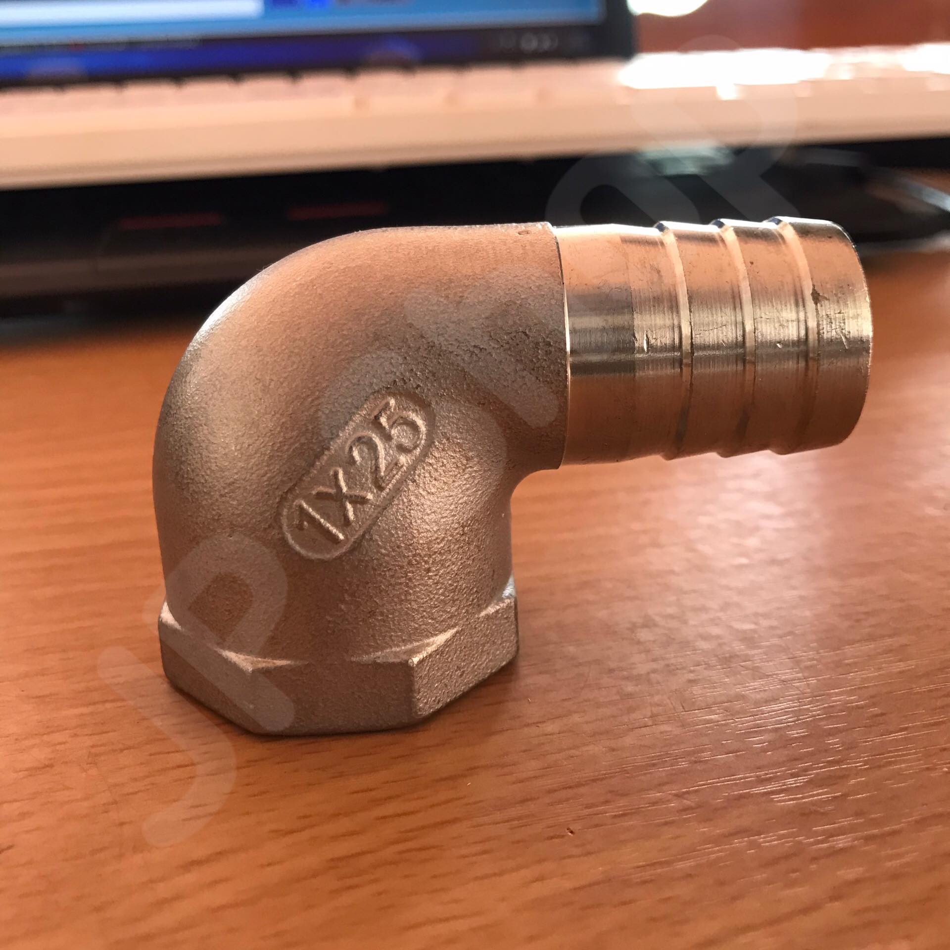 ข้องอเกลียวใน สแตนเลส 304 ขนาด 1 นิ้ว หางไหล 25 mm. ราคาต่อ1 ชิ้น #105210