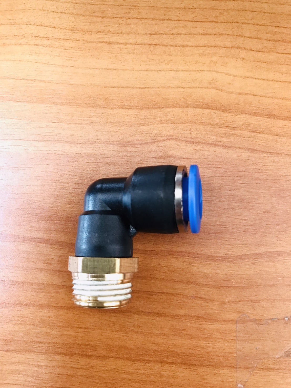 ข้อต่อลมฟิตติ้ง PL 10-03ฟิตติ้งสายลม 10 มม. เกลียวนอก 3 หุน #1003