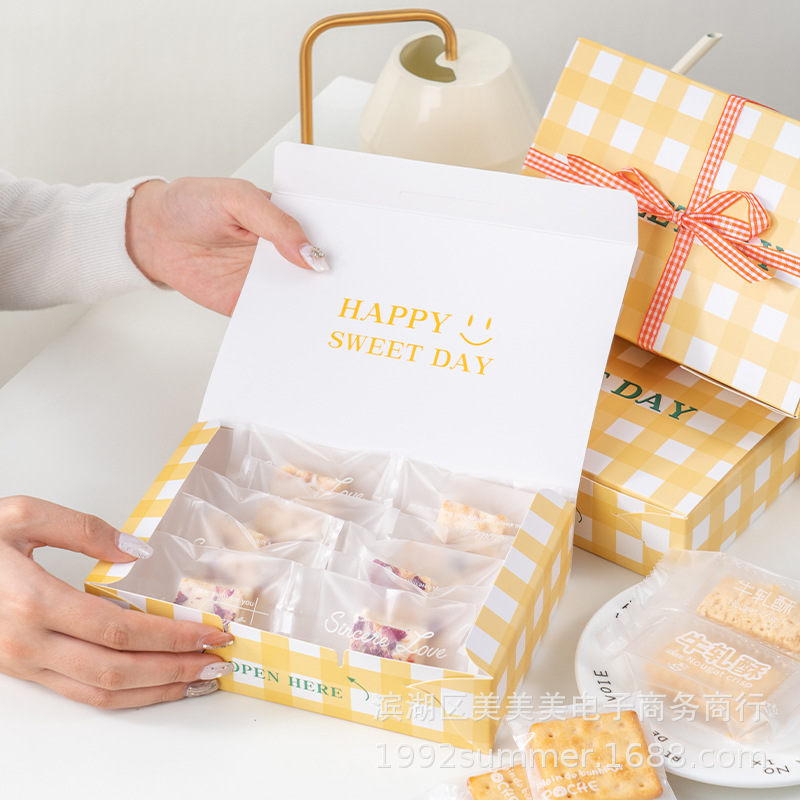 กล่องใส่ขนมลายสก็อตเกาหลี Sweet Day (แพค 10 ใบ)