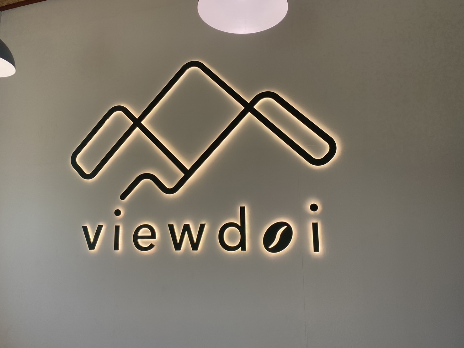 #ป้ายพาสวู๊ดทำสีเขียวไฟออกหลัง