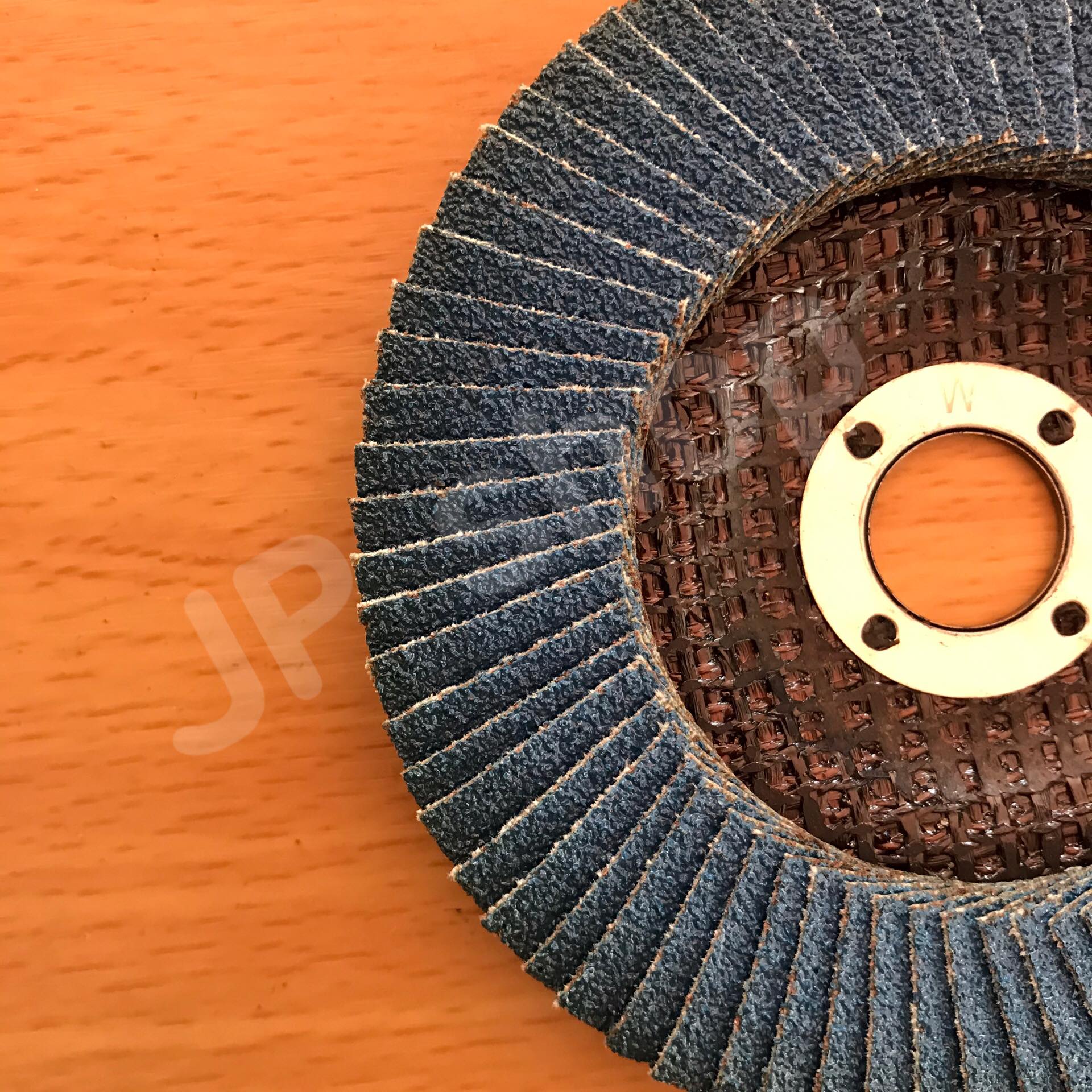 กระดาษทรายเรียงซ้อน(เบอร์80) ขนาด 4 นิ้ว สำหรับขัดเหล็ก ไม้ สแตนเลส ส่งของเร็ว #00140