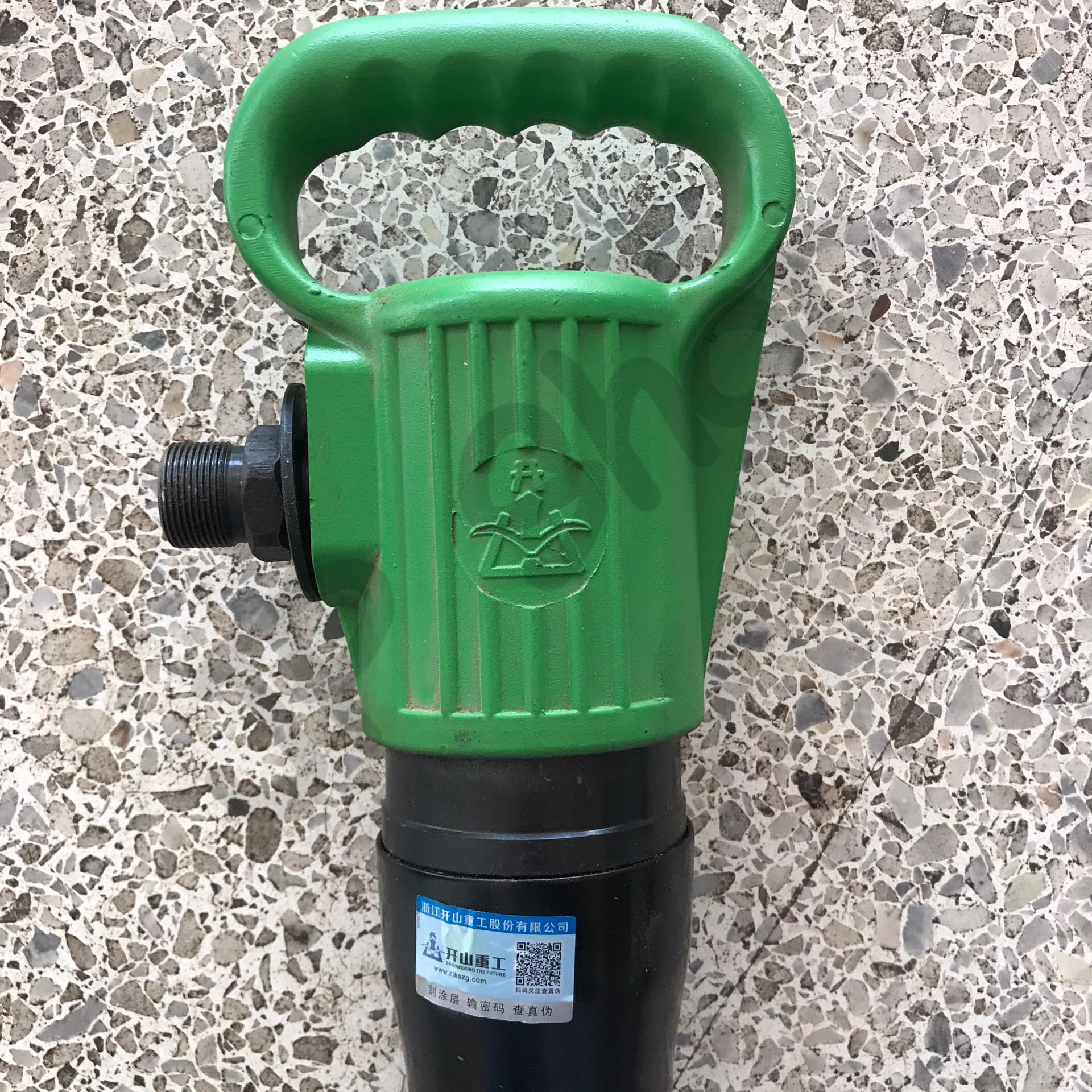 แย็กลม สำหรับแย็คปูนในรถโม่ เครื่องสกัดคอนกรีตใช้ลม เครื่องเจาะคอนกรีต พร้อมเข็มเจาะ ขนาด 540*180*120มม. น้ำหนัก 10 kg. โกดังประเทศไทย