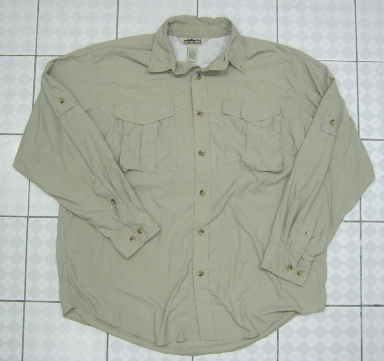 เสื้อเดินป่า