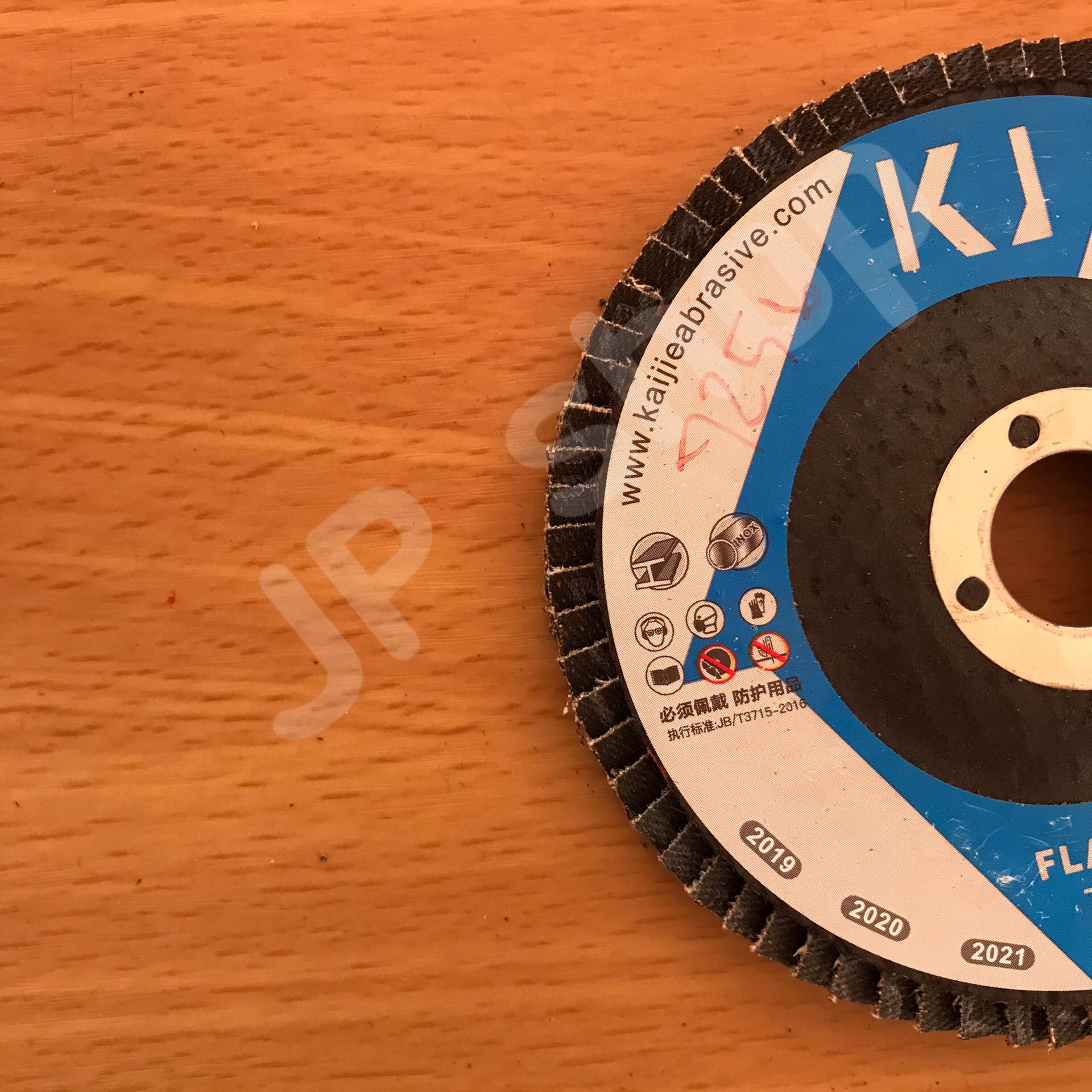 กระดาษทราย เรียงซ้อนเบอร์40 ขนาด 4 นิ้ว สำหรับงานขัดไม้ สแตนเลส เหล็ก ส่งของเร็วมาก #7256