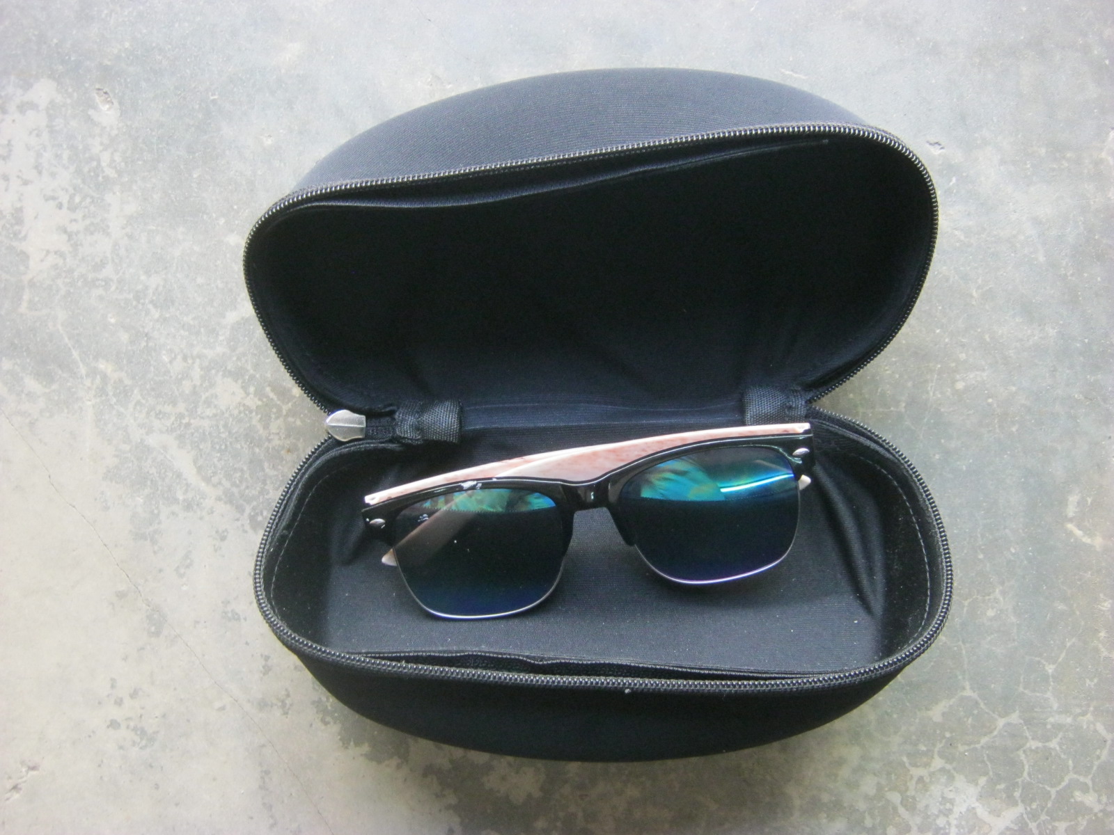 กระเป๋าใส่แว่น EXR