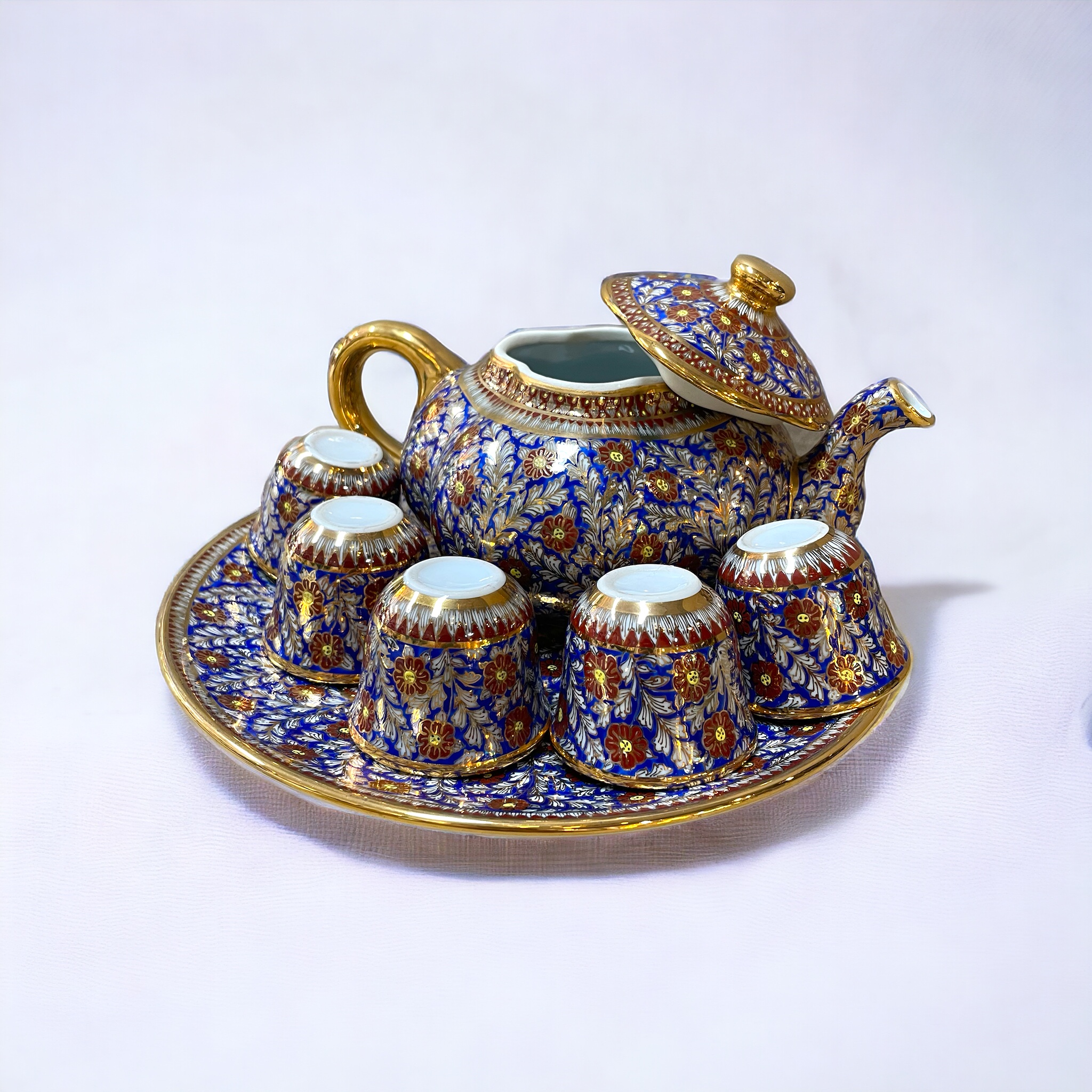 ชุดน้ำชาชุดเบญจรงค์ สีน้ำเงินทอง