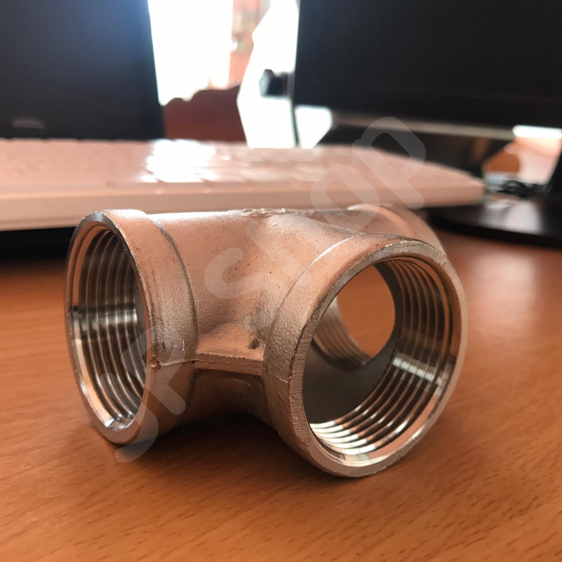 ข้อต่อสามทางสแตนเลส 304 ขนาด 1 1/4 นิ้ว (นิ้ว 2) Stainless Steel Tee 304, 1 1/4" Female Thread (Tee F/F/F) #2852