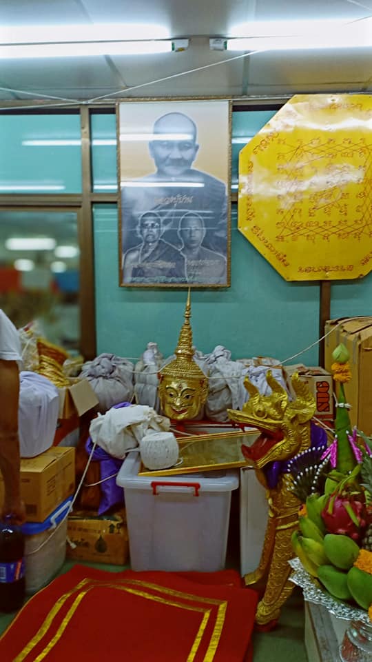 สีผึ้งพญาต่อเสน่ห์เมตตาค้าขายปลุกเสกแล้ว แถมฟรียันต์ มีของพร้อมส่งคะ