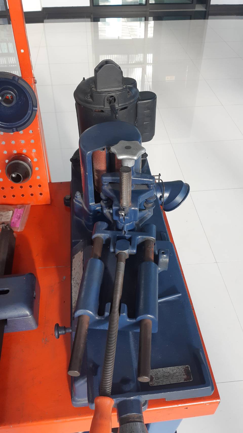 เครื่องเจียรจานเบรค Ammco 4100