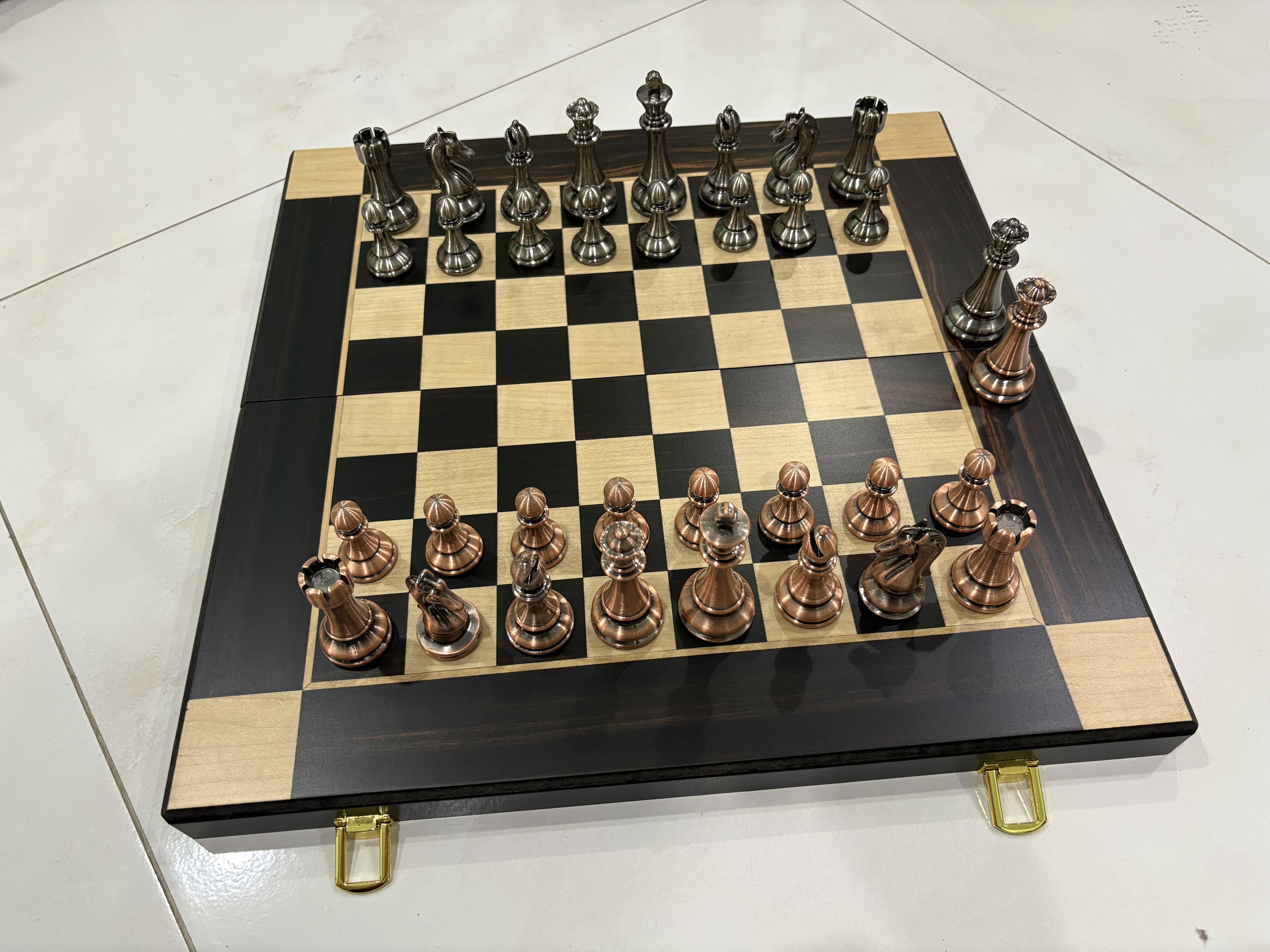 ชุดหมากรุกสากลไม้ebony+maple(ตัวzinc alloy) Gold Knight Wooden Chess Set 8