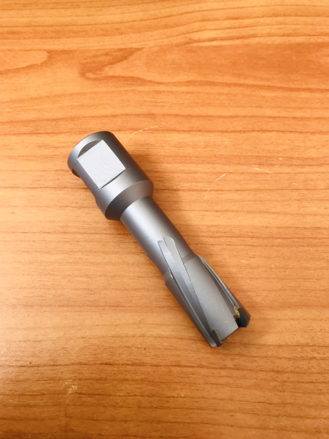 ดอกสว่านเจ็ทบอส แบบโฮลซอว์คาร์ไบสำหรับเจาะเหล็กหนา ด้วยสว่านแม่เหล็กไฟฟ้า ขนาด15*35 มม. #1535