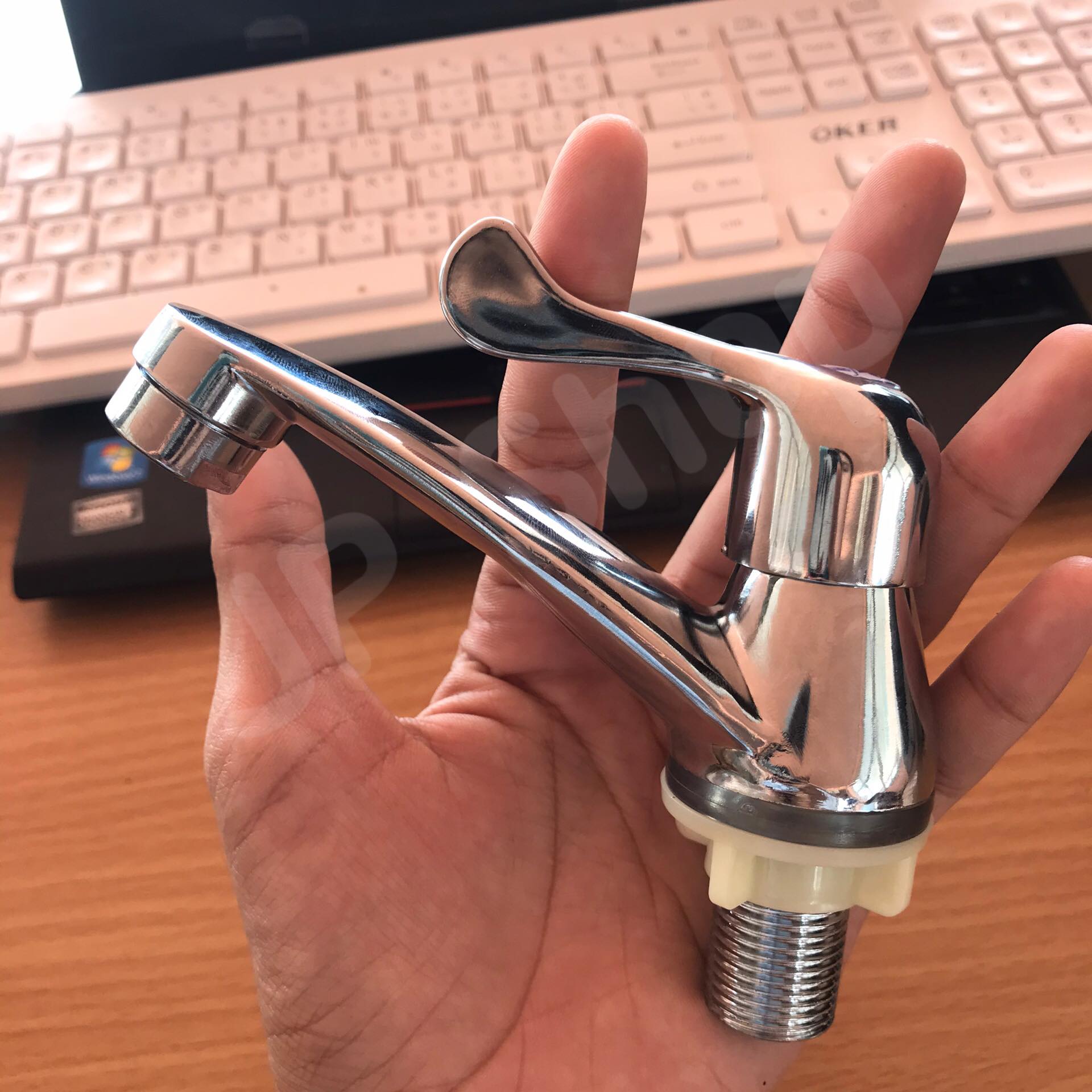 ก๊อกน้ำอ่างล้างหน้าสแตนเลส 05 ขราด 4 หุน ก๊อกน้ำ ก๊อกอ่างล้างหน้า สแตนเลส #05180