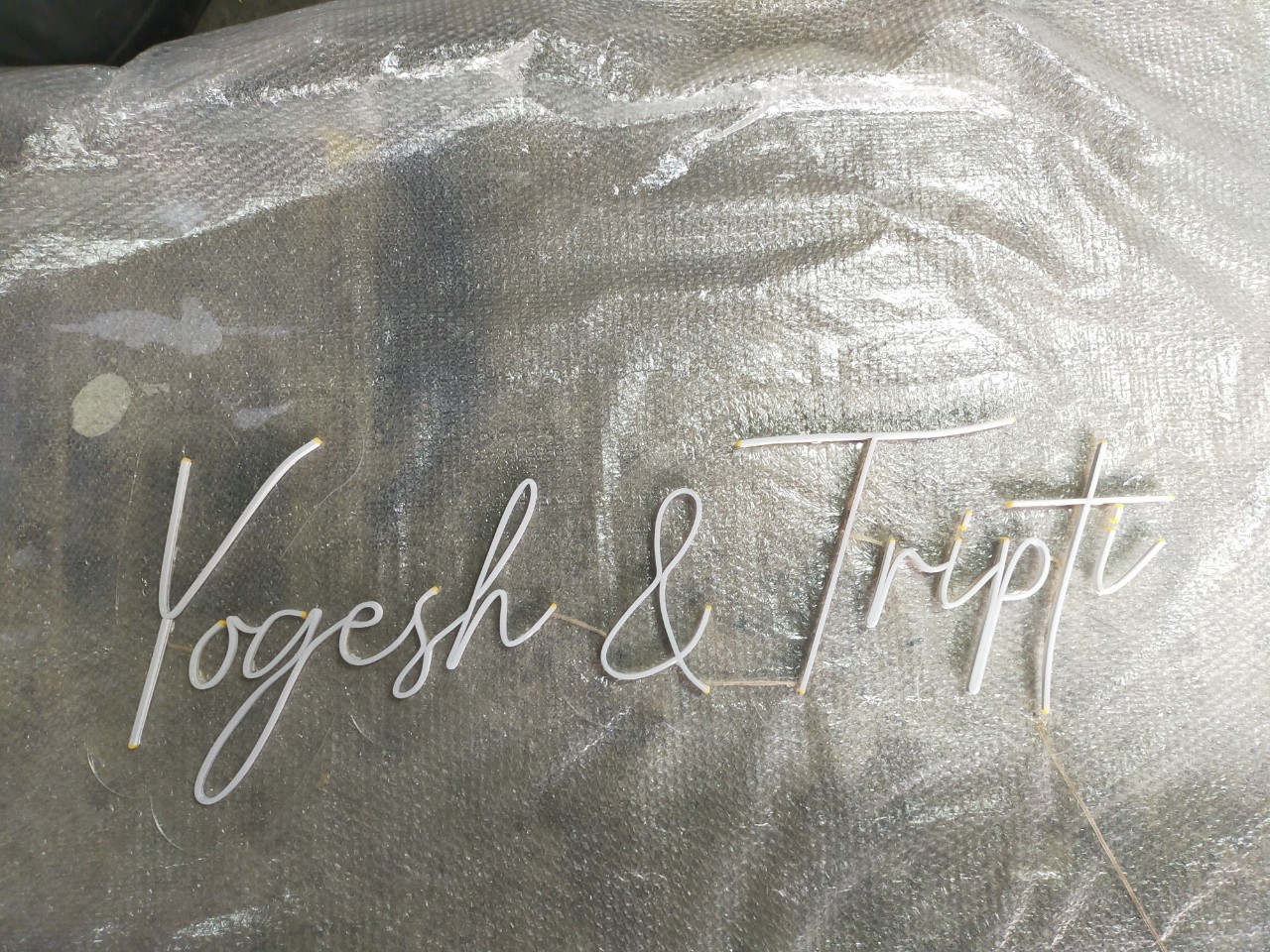 ไฟนีออน เฟค