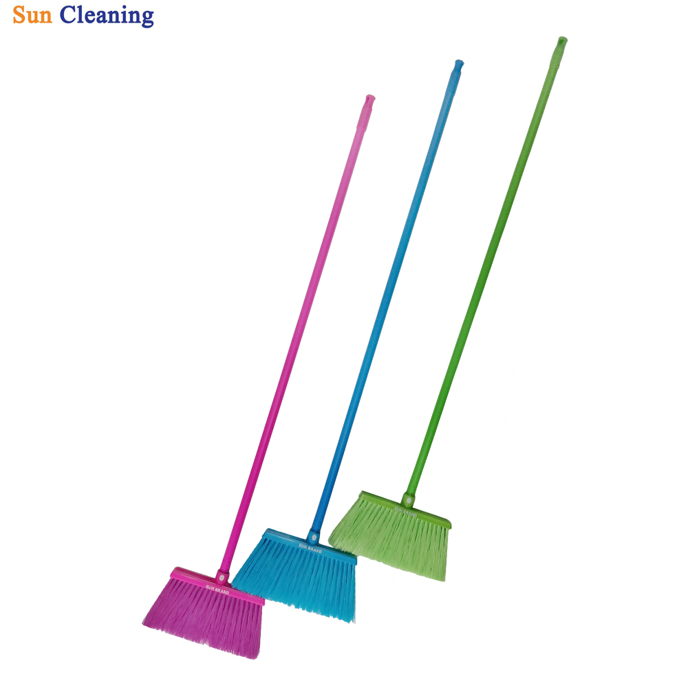 Sun Brand ไม้กวาดน้ำ ไม้กวาดพลาสติกด้ามยาว 1.20 เมตร (คละสี)