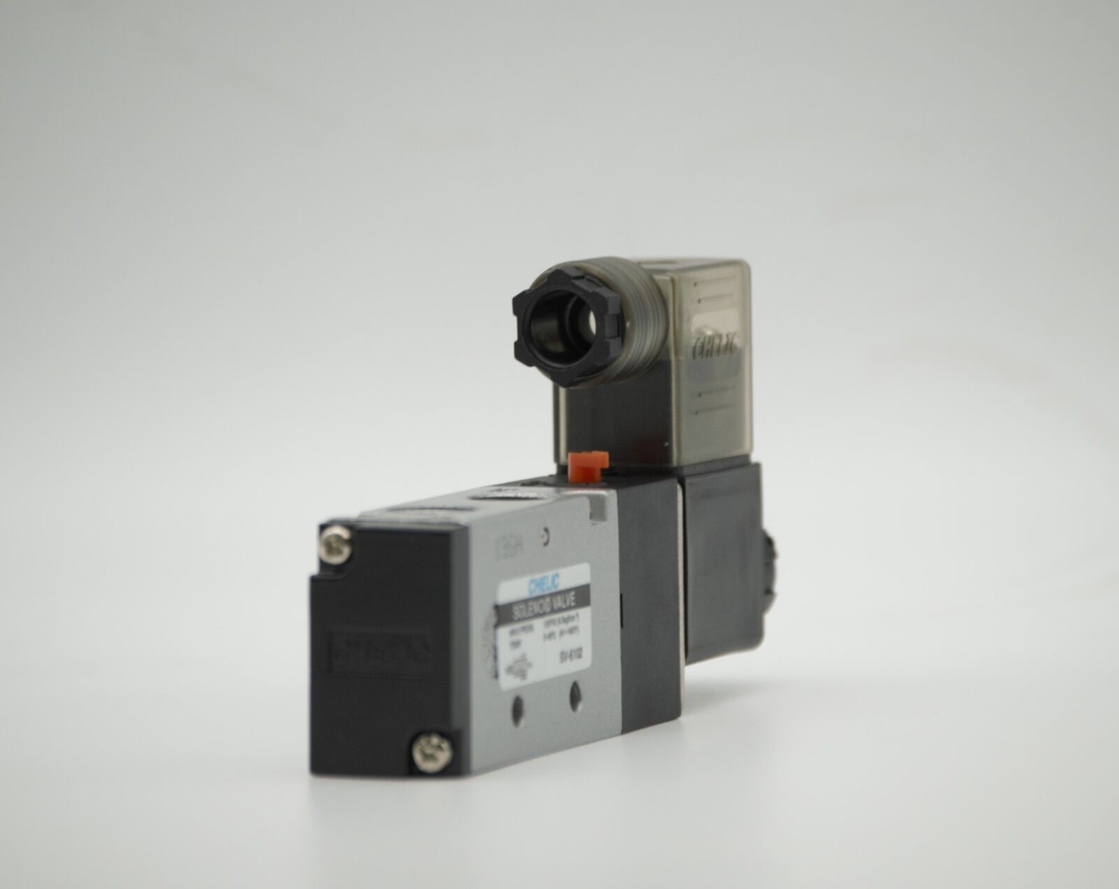 CHELIC SOLENOID VALVE Model:SV-6102 / Coil 24 VDC.
