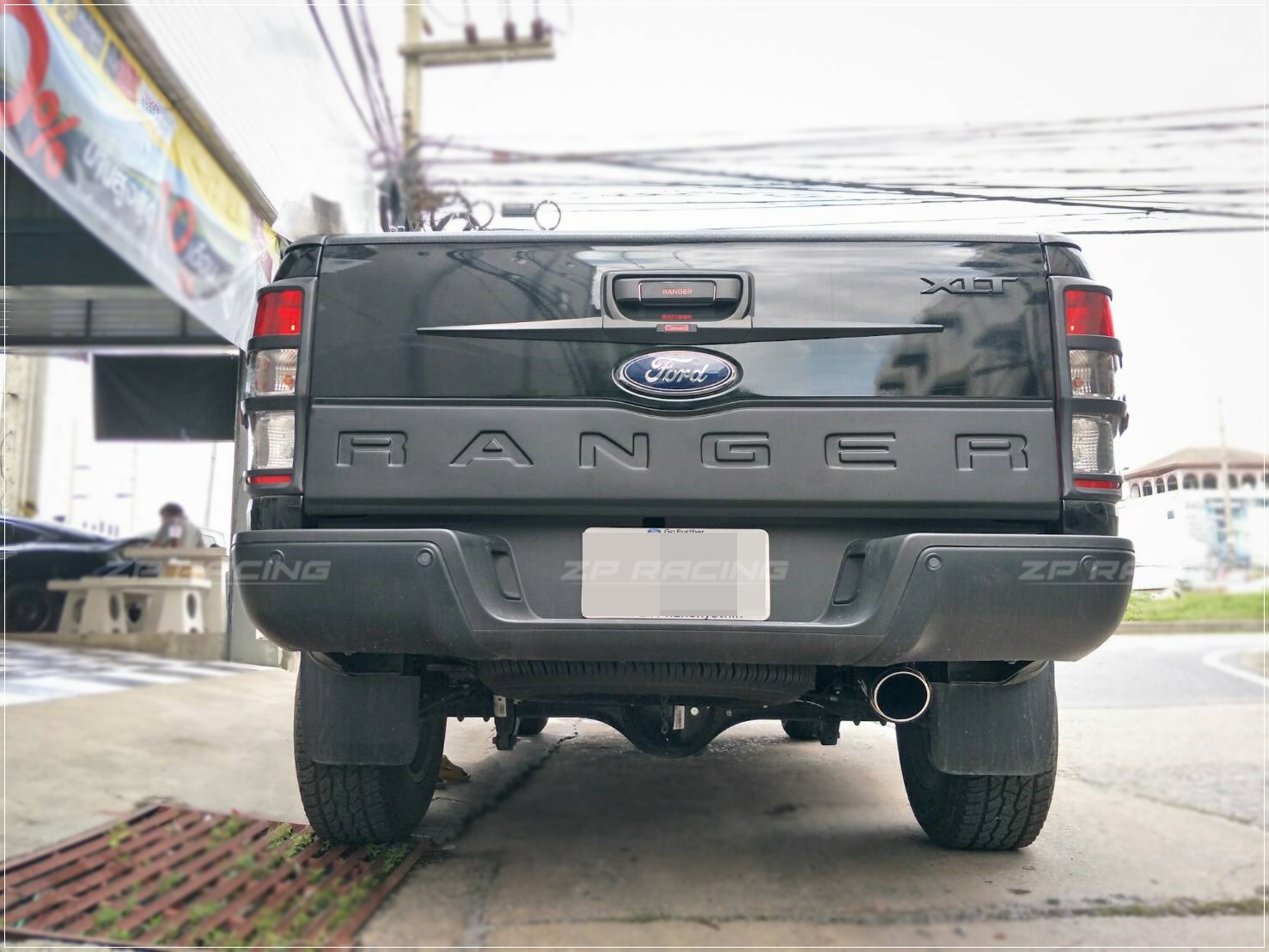 ครอบกระบะท้าย RANGER ดำด้าน