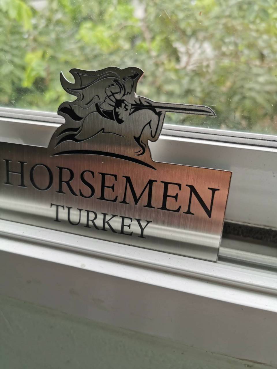 งานป้ายสแตนเลสพิมพ์สกรีน HORSEMEN TURKEY