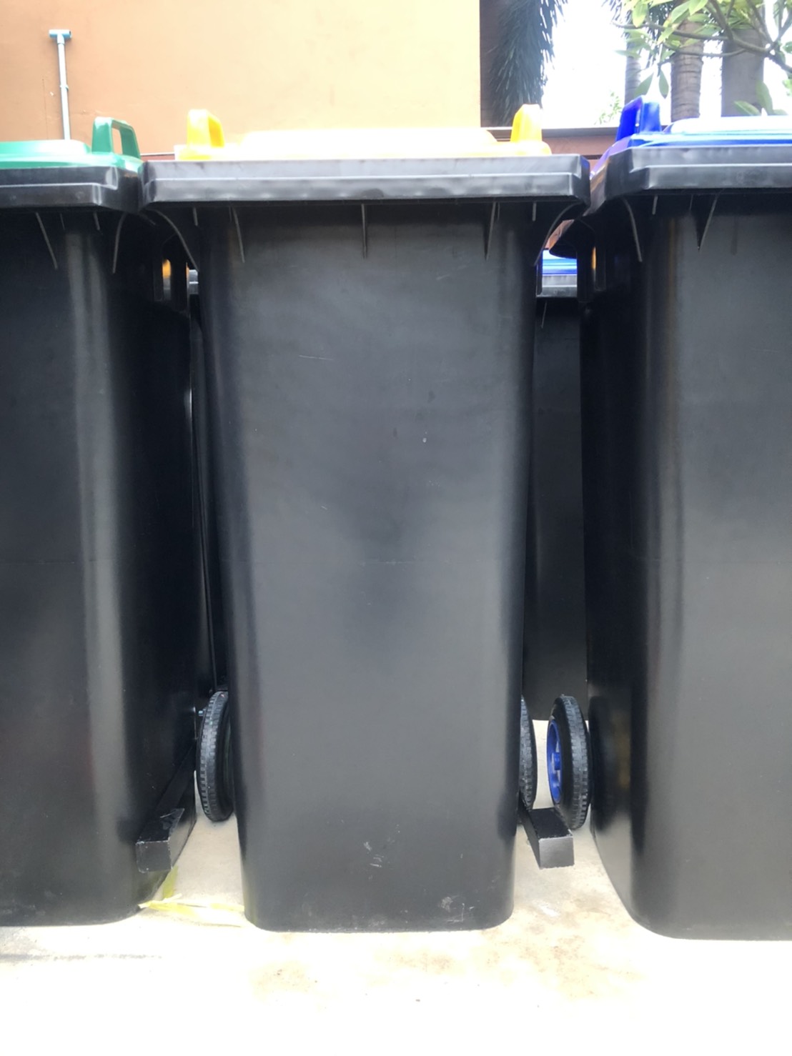 ถังขยะทรงเหลี่ยม เท้าเหยียบ ฝาสี พร้อมล้อเข็น 120 ลิตร