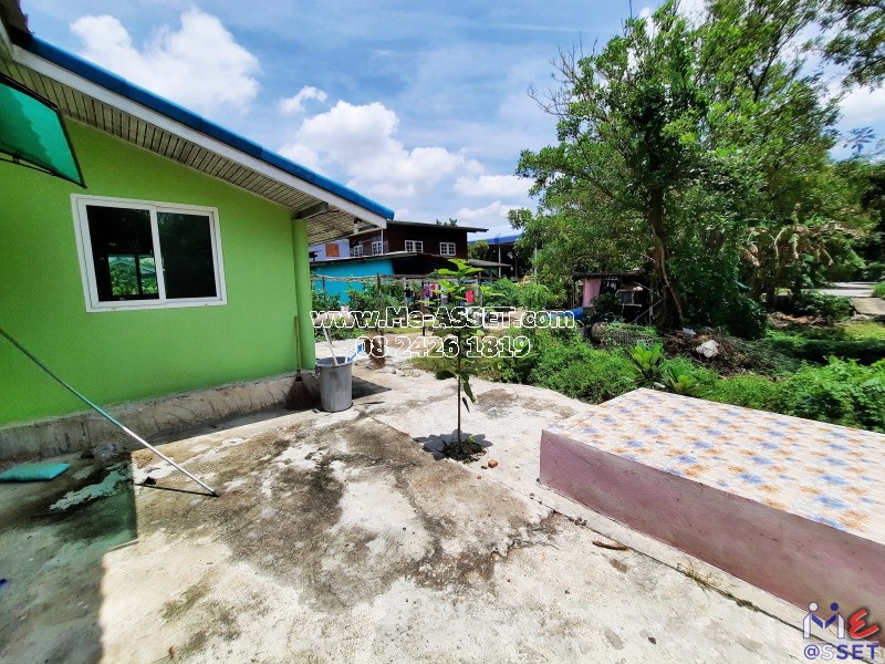 ขายที่ดินพร้อมสิ่งปลูกสร้าง บ้านชั้นเดียว ย่าน พุทธมณฑลสาย 4, ทวีวัฒนา อักษะ : ศาลายา ซอย 17 ใกล้ร้านก๊วยเตี๋ยวนายเงี๊ยบ : 134 ตารางวา