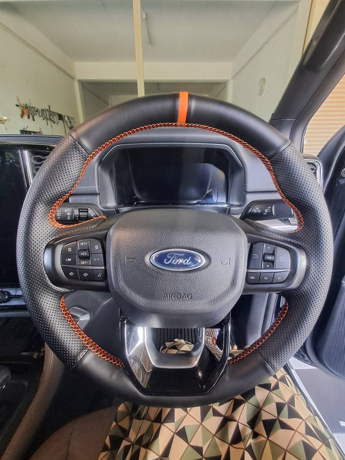 หนังหุ้มพวงมาลัยฟอร์ด Next Gen Everest แบบเข้ารูป รุ่น Raptor Style