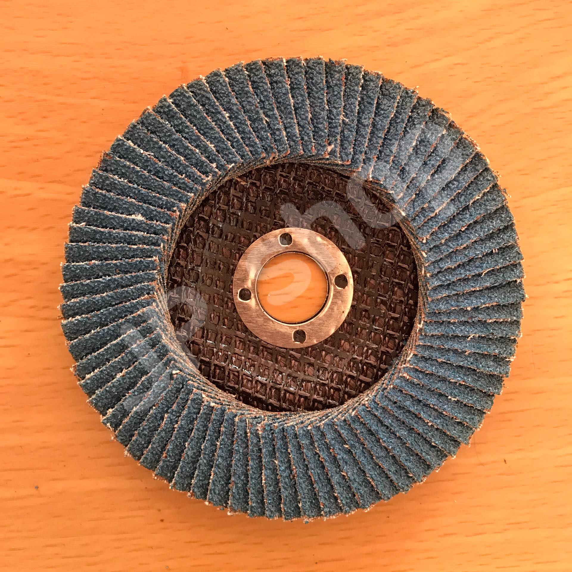 กระดาษทราย เรียงซ้อนเบอร์40 ขนาด 4 นิ้ว สำหรับงานขัดไม้ สแตนเลส เหล็ก ส่งของเร็วมาก #7256