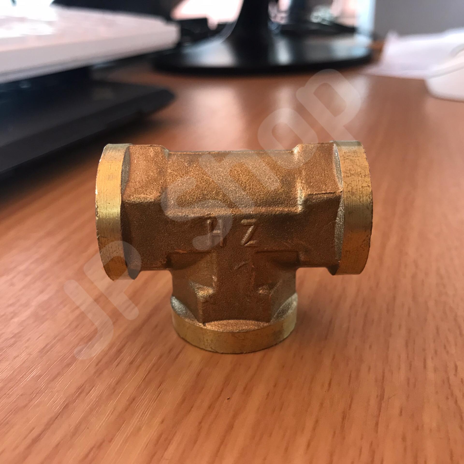 ข้อต่อสามทางทองเหลือง ขนาด 4 หุน เกลียวใน ข้อต่อ สามทาง ทองเหลือง เกลียวใน 4 หุน #0554