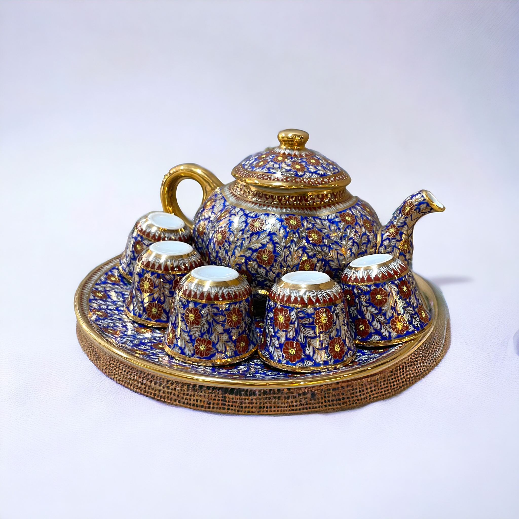 ชุดน้ำชาชุดเบญจรงค์ สีน้ำเงินทอง