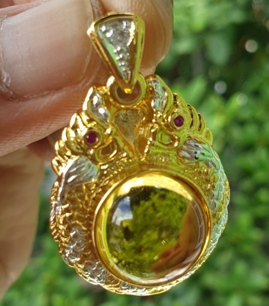 จี้ เพชรพญานาค มี6สี ม่วง เหลือง แดง ขนาดลูกแก้ว1.5cm. หุ้มทองแท้หนา 5 ไมครอน ไม่ลอก ไม่ดำ สามารถใส่อาบน้ำได้ ช่วยโชคลาภ