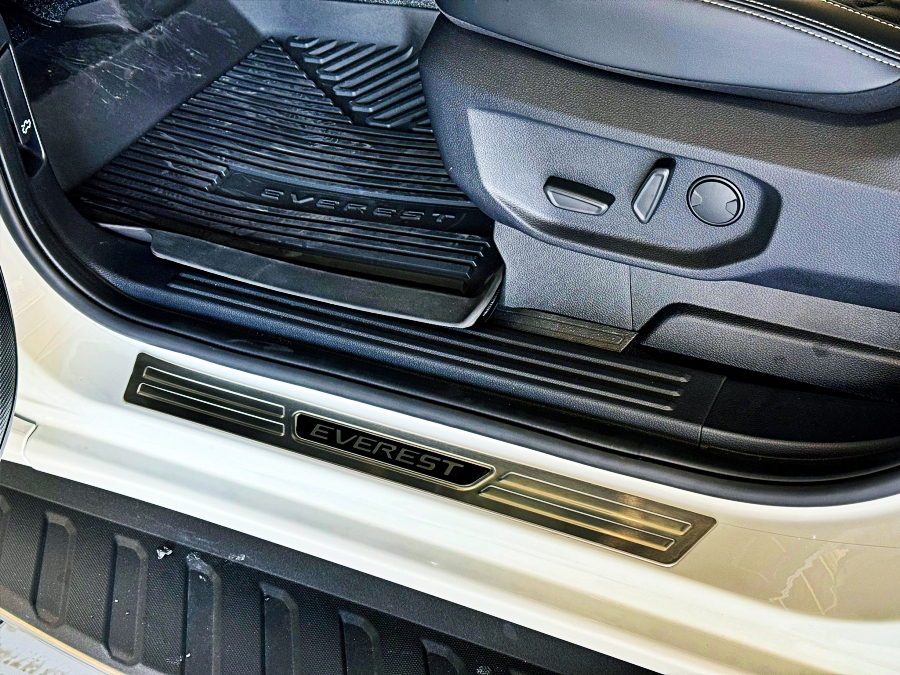 คิ้วบันได ชายบันไดด้านนอก Next Gen Everest