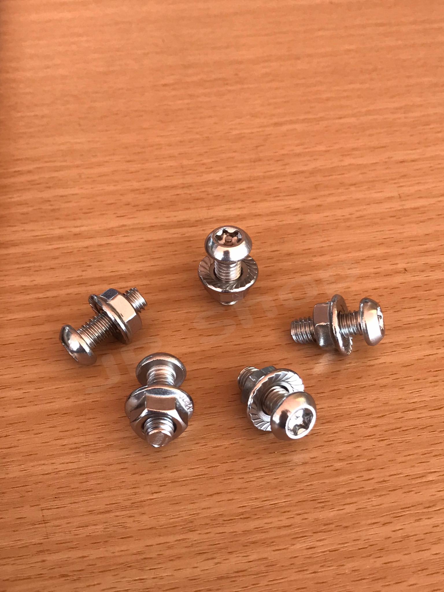 น็อต สกรู น็อตสแตนเลสขนาดM6*16มม. พร้อมหัวน็อต (ดอกจันทร์) #6616