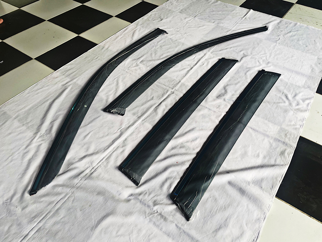 กันสาดมีคิ้วสแตนเลส Honda CR-V(G6) 2023-2026