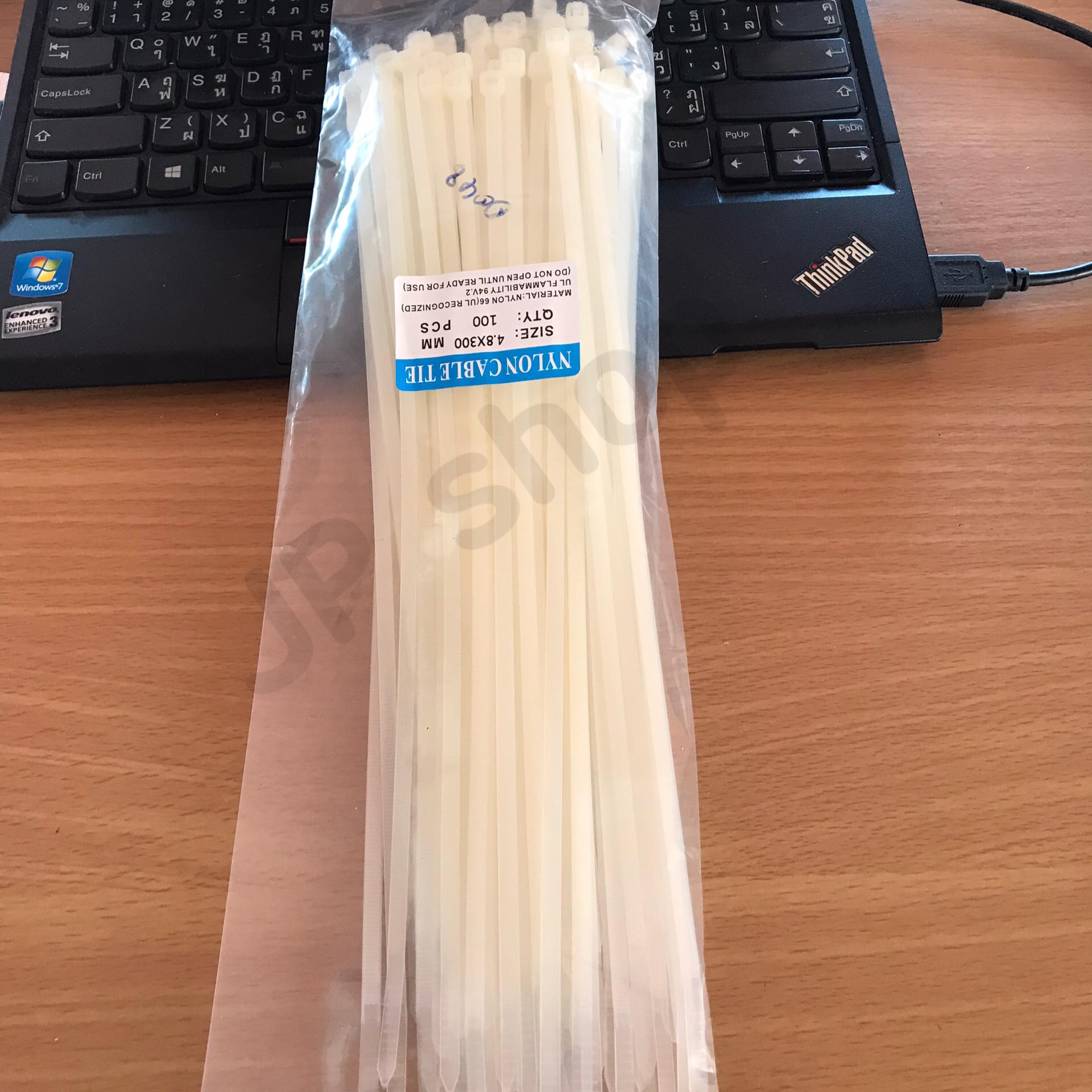 สายรัด CABLE TIE เคเบิ้ลไทร์ 12นิ้ว เหมาะสำหรับนำไปใช้งานต่าง ๆ อาทิเช่น เคเบิ้ลไทร์ใช้รัดสายไฟ, สายแลน (LAN), สายโทรศัพท์, สายสัญญาณ, สายเคเบิ้ลให้เรียบร้อย โกดังในไทย สั่งปุ๊บส่งปั๊บ