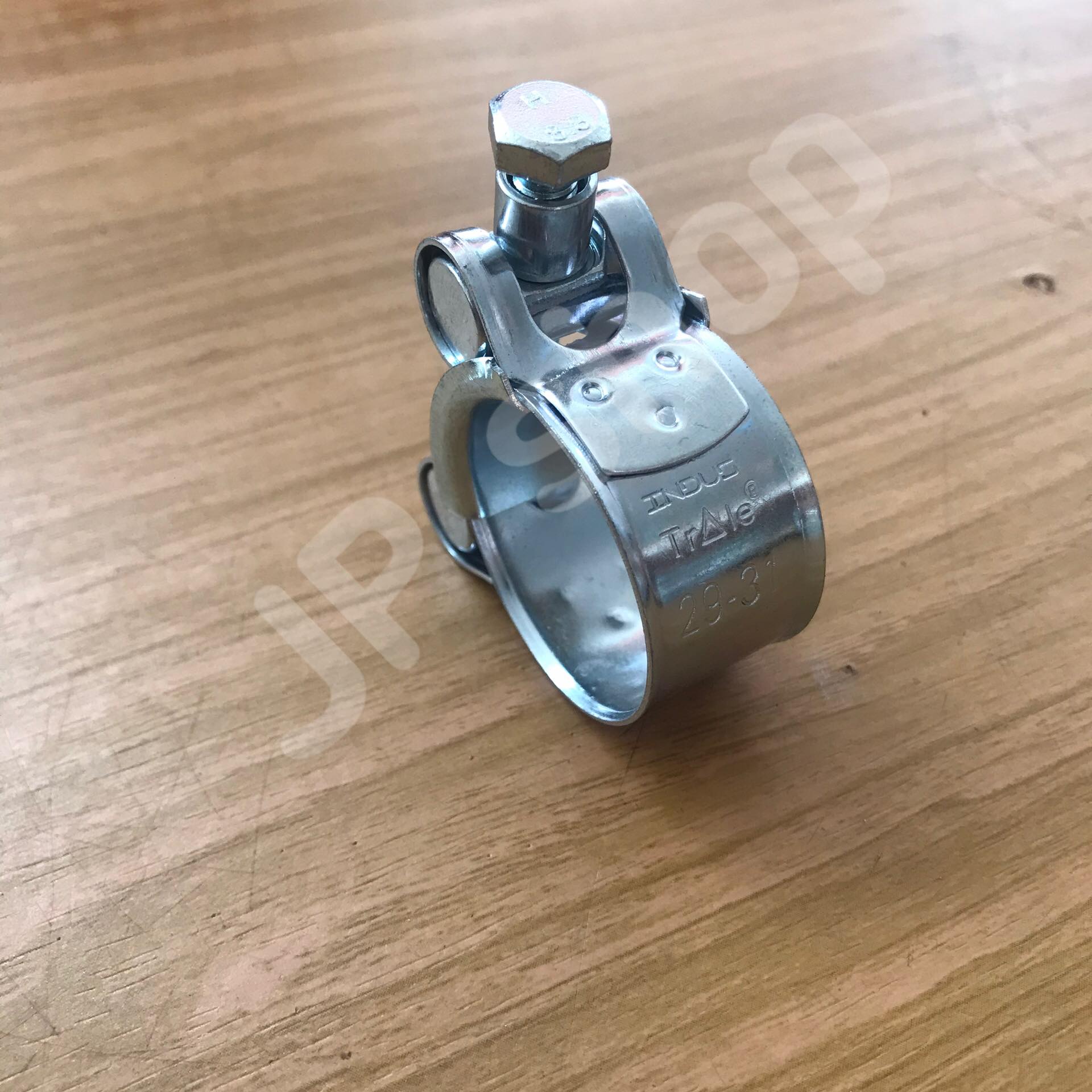 เข็มขัดรัดท่อชุบซิงค์ ปลอกรัดชุบซิงค์ 29-31 มม. สาย รัด ท่อ ส แตน เลส กิ๊บ รัด ท่อ ส แตน เลส ปลอก รัด ท่อ ส แตน เลส อย่างดี