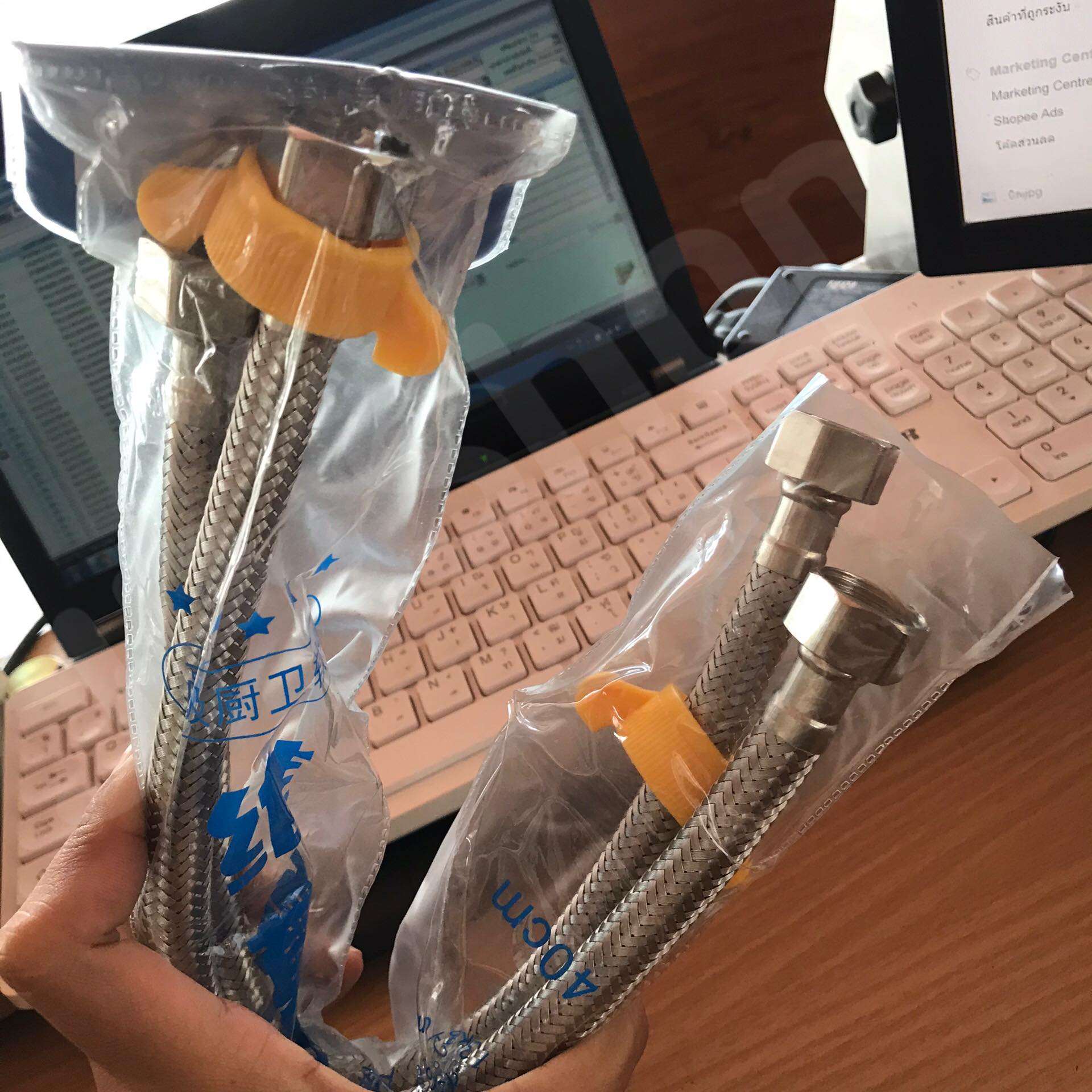 สายน้ำดี ขนาดความยาว 40 ซม.หัวสายสแตนเลส304 เกลียวใน4หุน(1/2") สำหรับต่อน้ำใช้ทั่วไป ห้องน้ำ ห้องครัว #4001