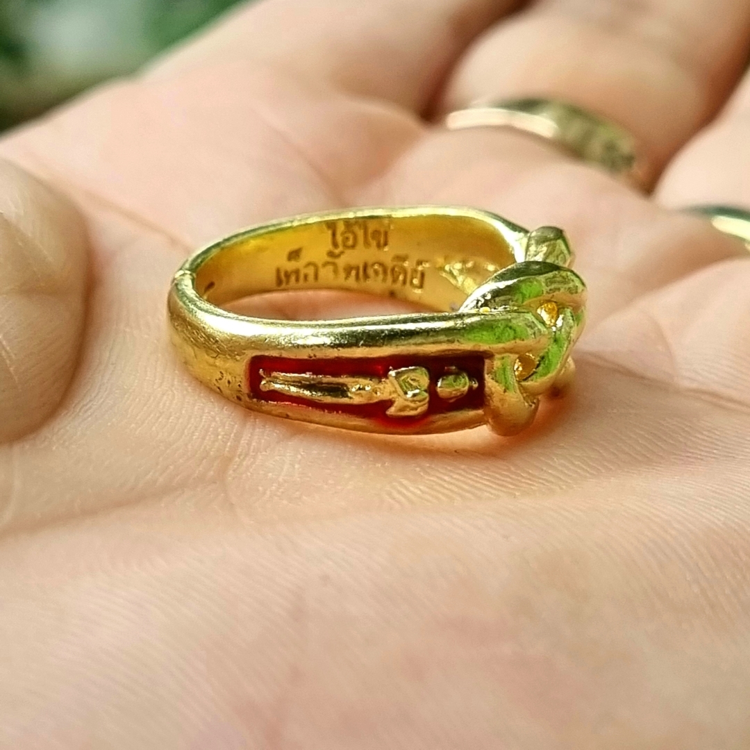 แหวน พิรอด ไอ้ไข่ เด็กวัดเจดีย์ มี4สีให้เลือก แดง เขียว น้ำเงินและทองล้วน วัสดุทองเหลือง ปรับขนาดได้ 8-11(57-65) สำเนา